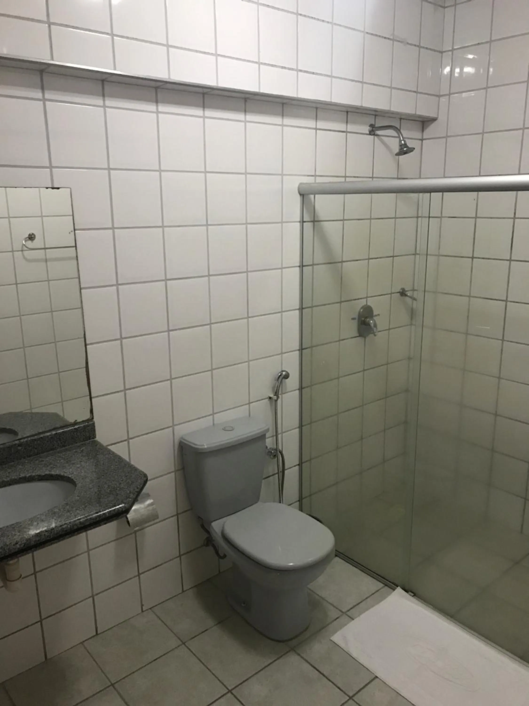 Shower in Hotel Gemeos