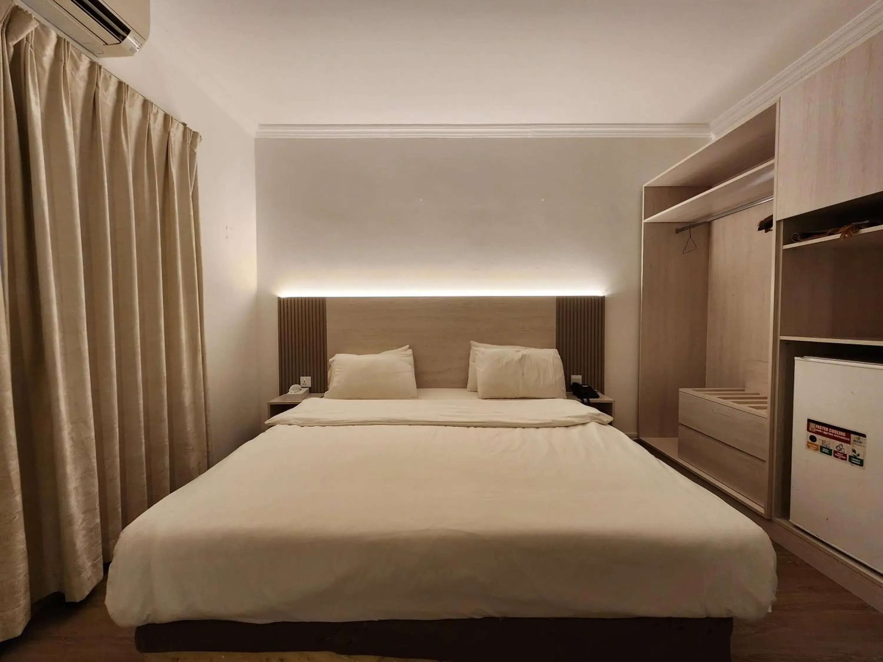 Standard Single Room in Sharjah International Airport Hotel Standard Single Room in Sharjah International Airport Hotel