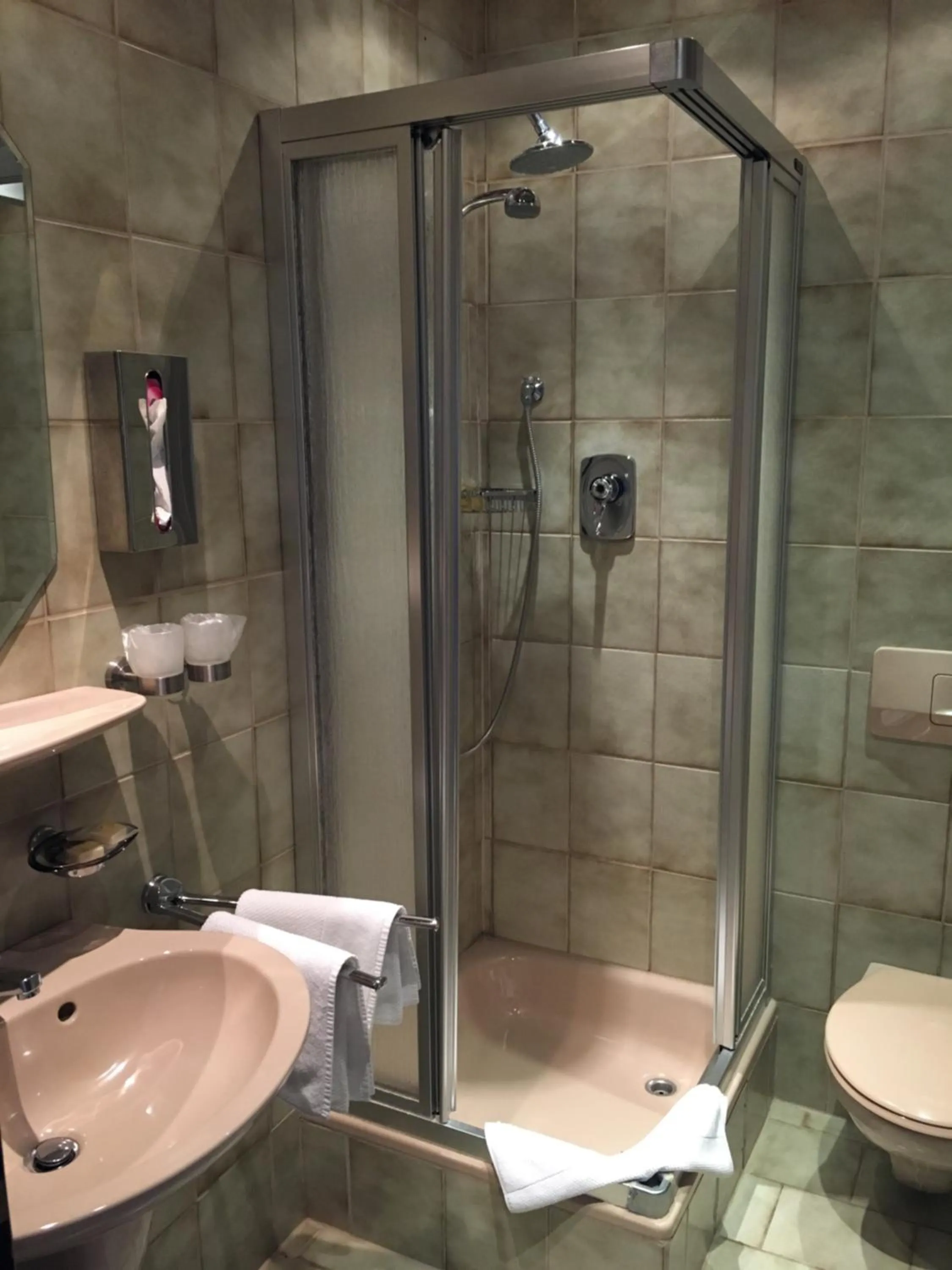 Bathroom in Gasthof zur Sonne Winzenhohl