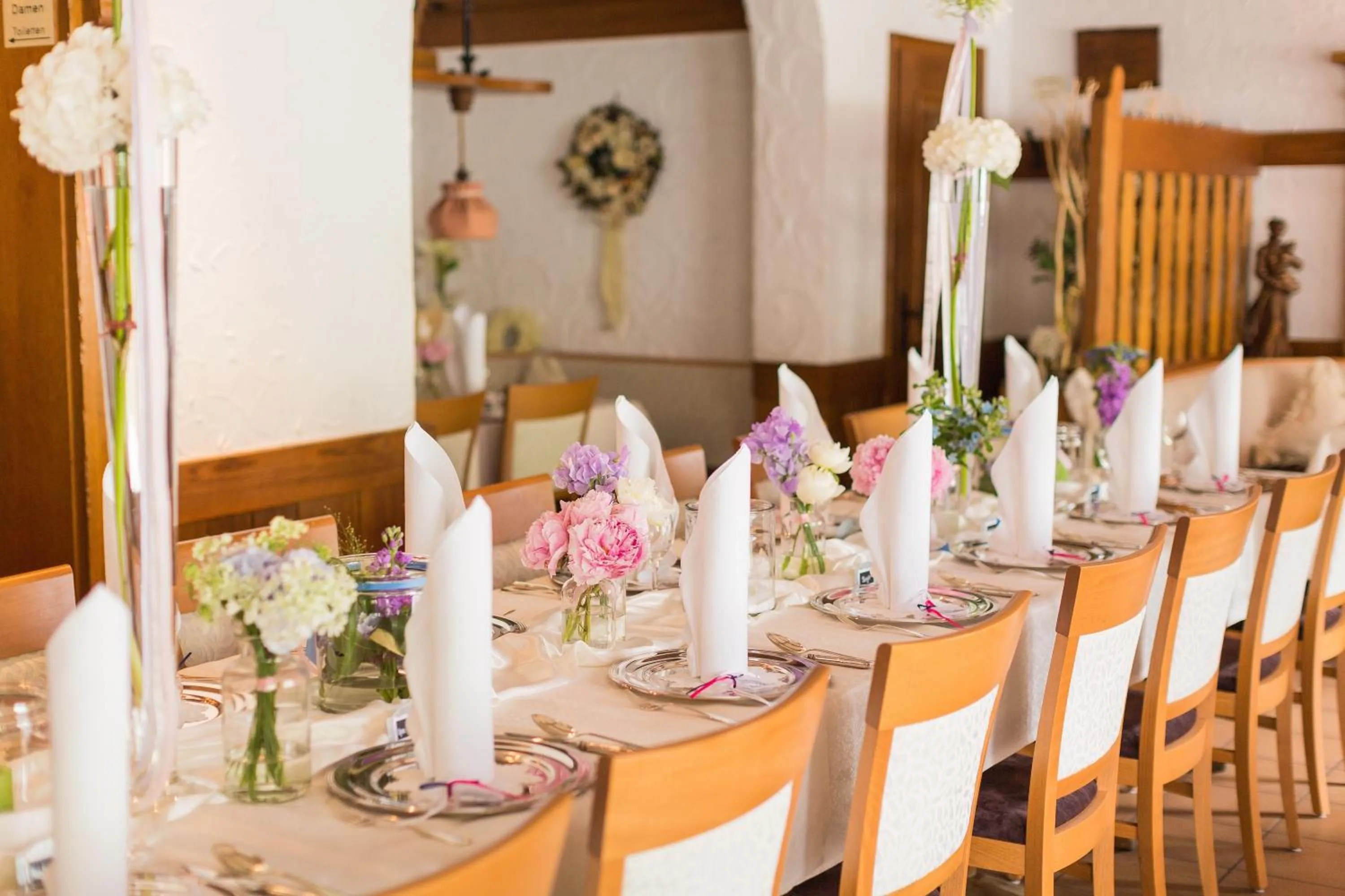 Restaurant/places to eat in Gasthof zur Sonne Winzenhohl