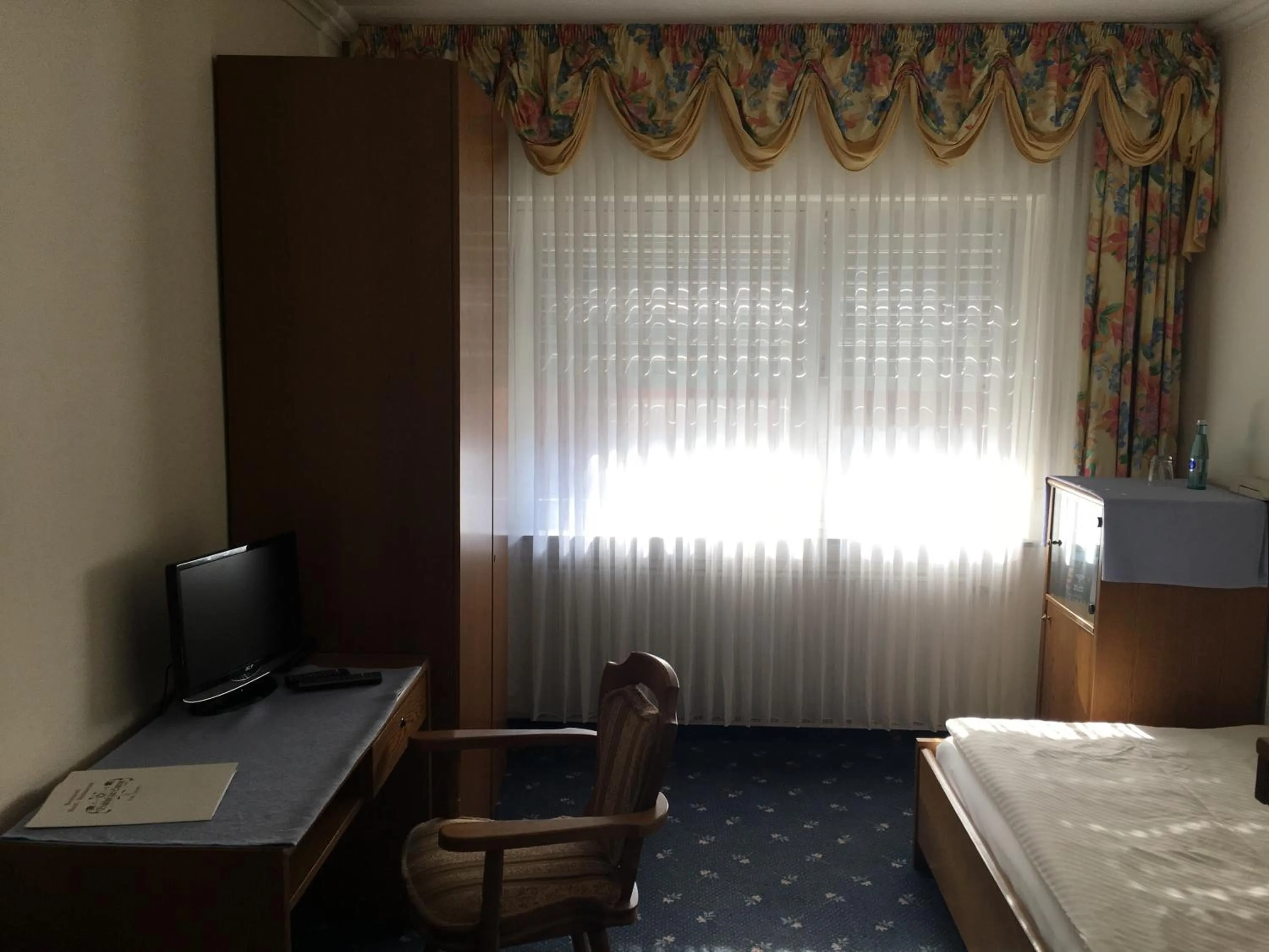 Photo of the whole room, Bed in Gasthof zur Sonne Winzenhohl