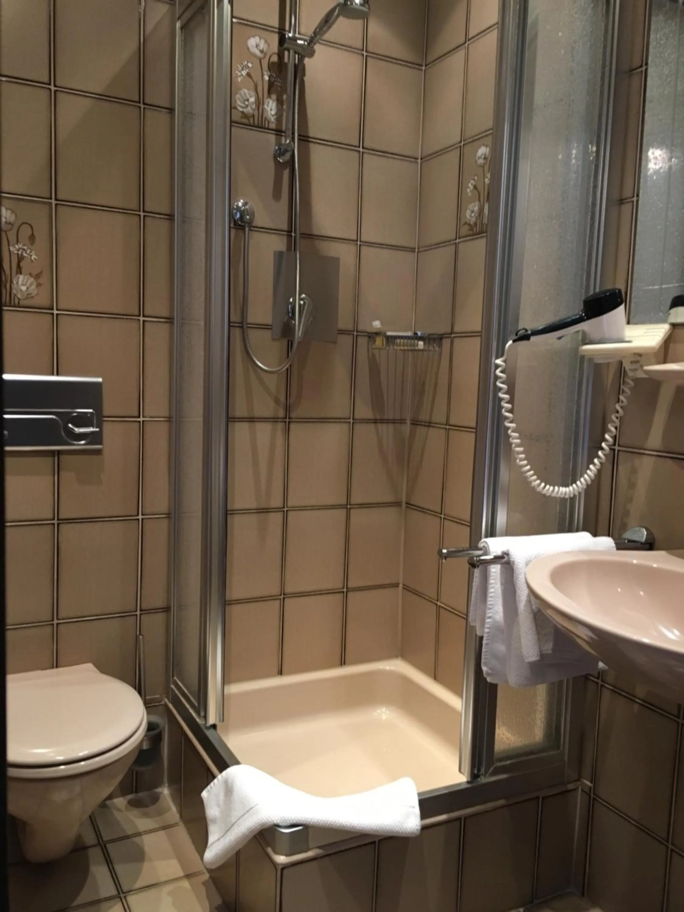 Bathroom in Gasthof zur Sonne Winzenhohl