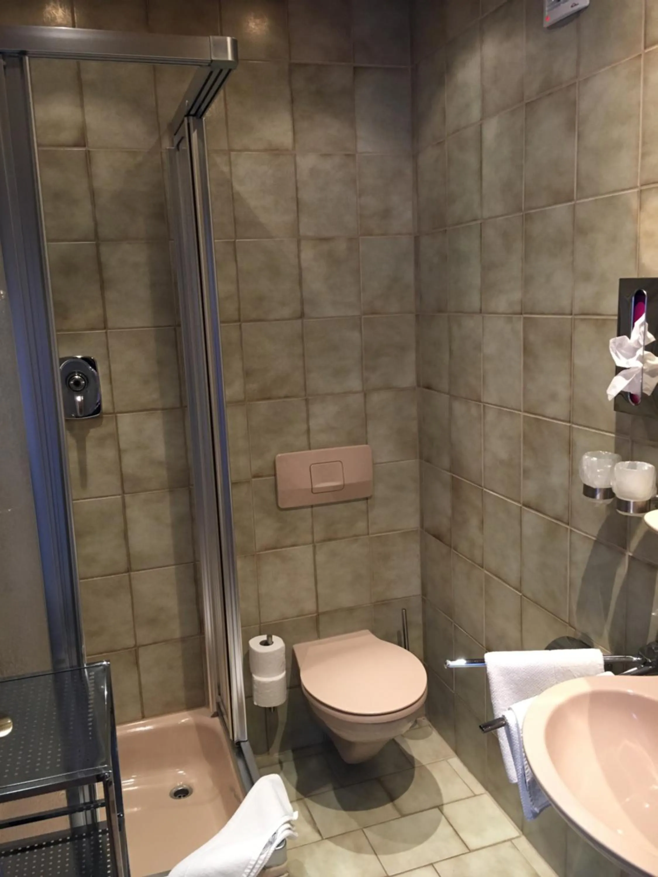 Bathroom in Gasthof zur Sonne Winzenhohl