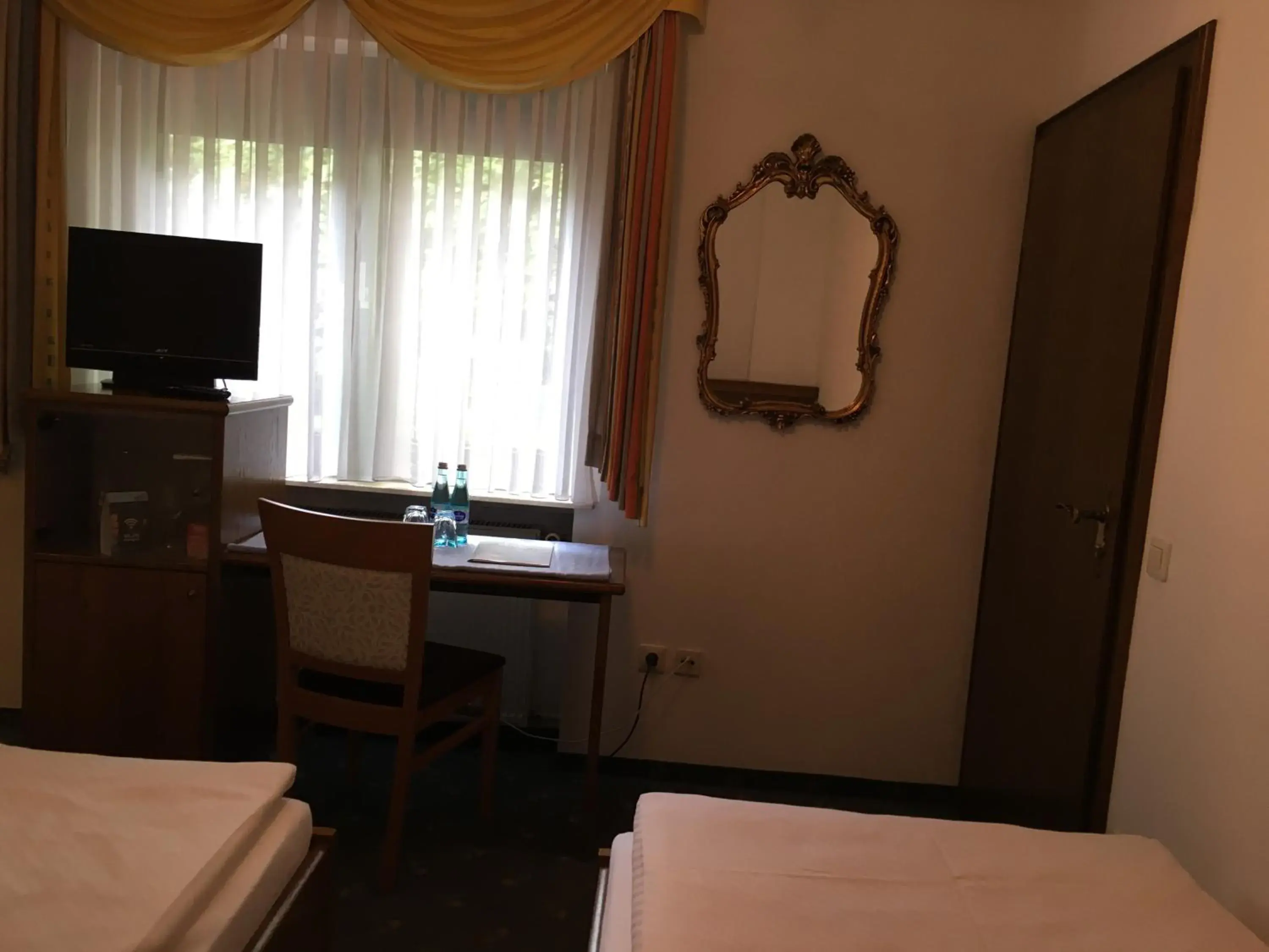 Small Twin Room - single occupancy in Gasthof zur Sonne Winzenhohl Small Twin Room - single occupancy in Gasthof zur Sonne Winzenhohl