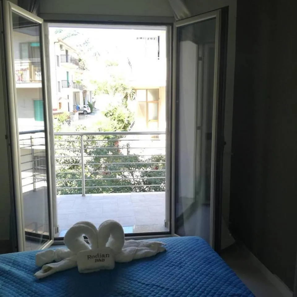 Photo of the whole room, Bed in Hotel Rodian