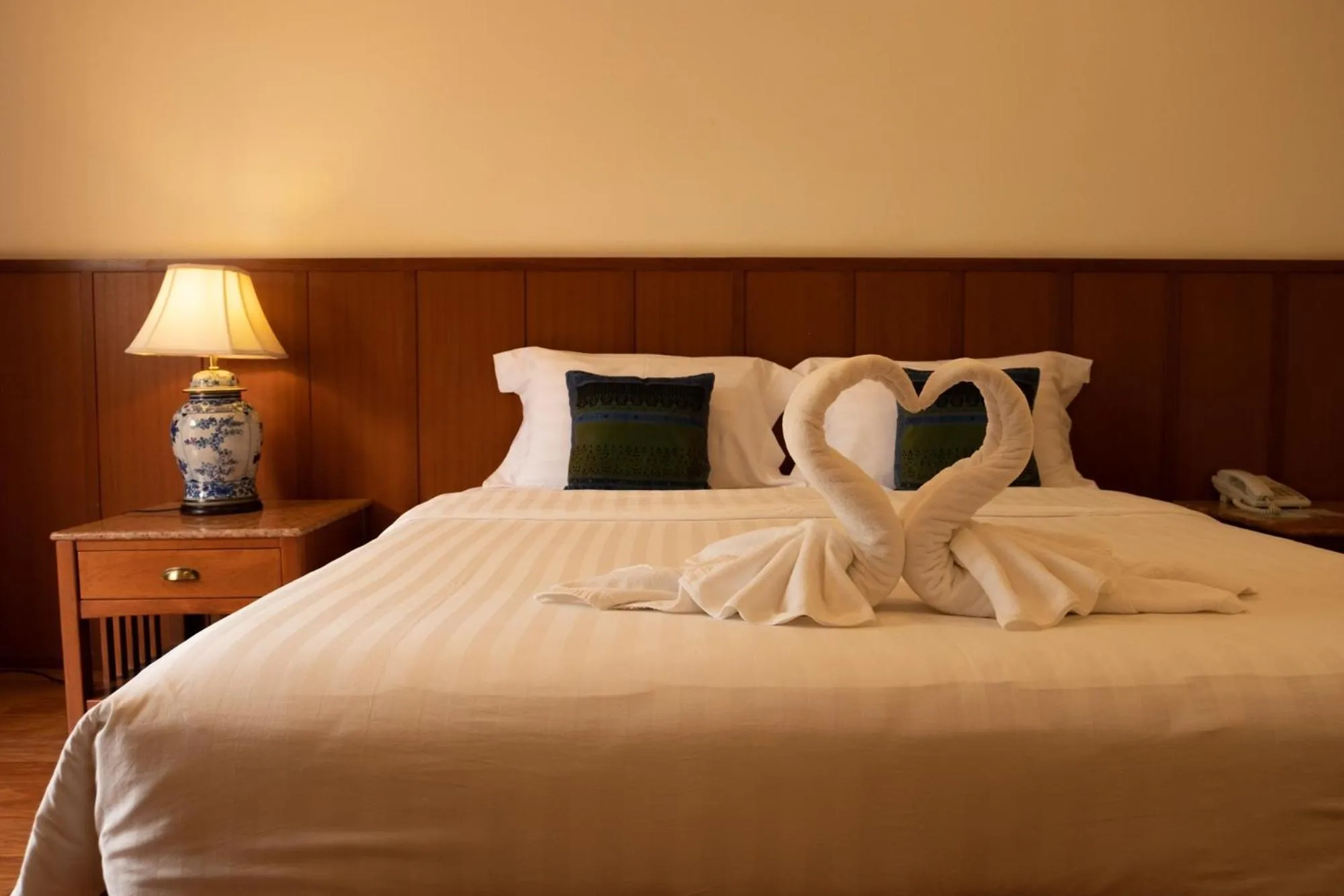 Bed in Sailom Resort Bangsaphan