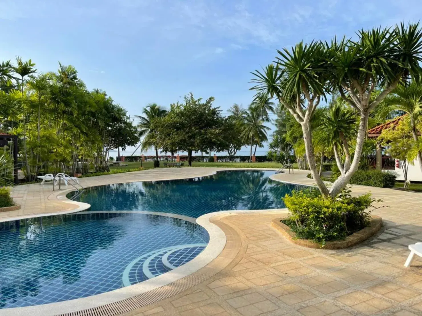 Swimming pool in Sailom Resort Bangsaphan Swimming pool in Sailom Resort Bangsaphan