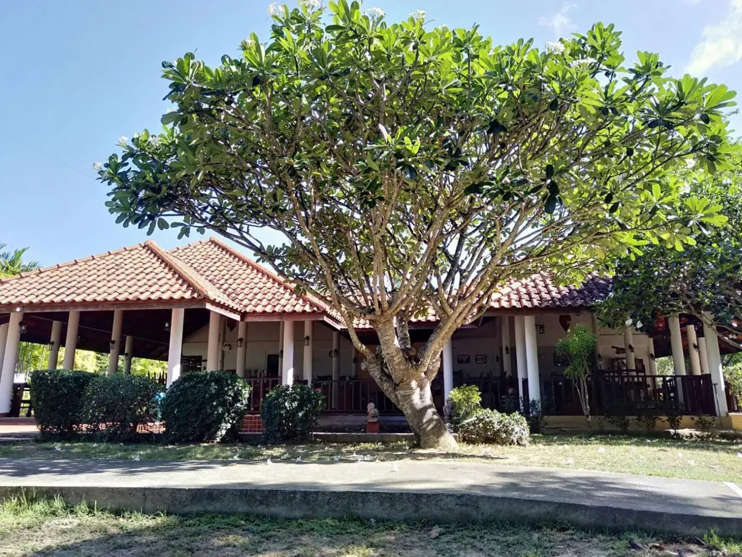 Property building in Sailom Resort Bangsaphan Property building in Sailom Resort Bangsaphan