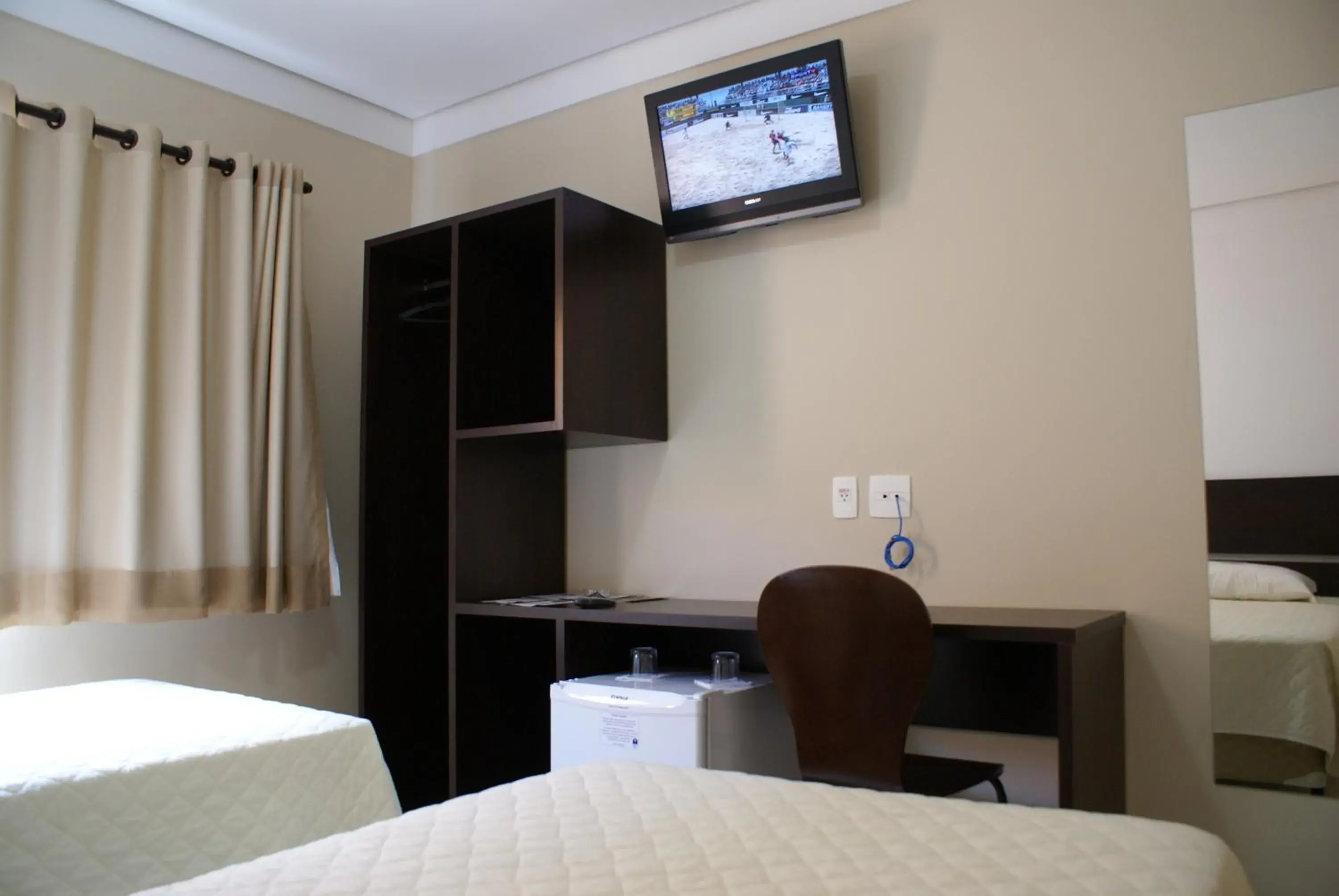 Standard Twin Room - single occupancy in Cristal Palace Inn Standard Twin Room - single occupancy in Cristal Palace Inn