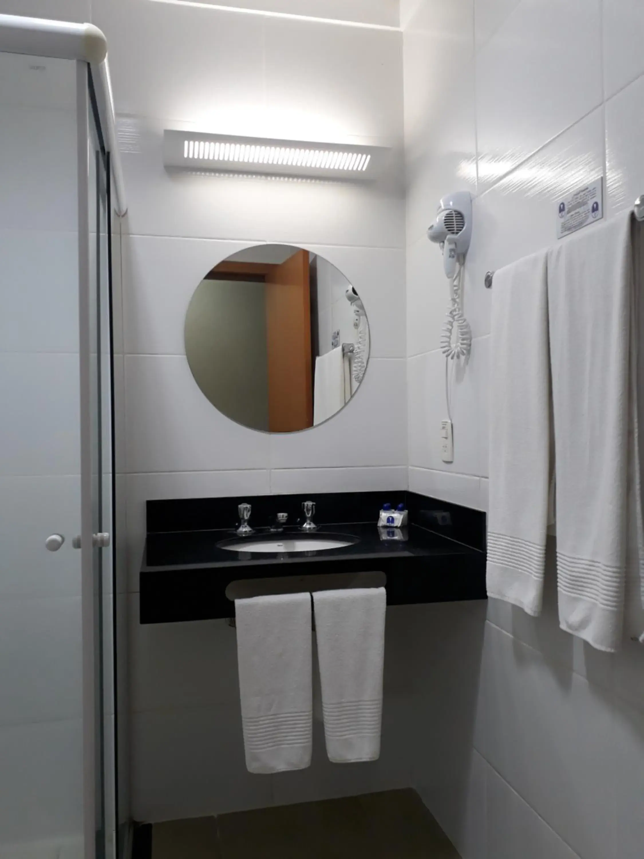 Standard Twin Room - single occupancy in Cristal Palace Inn Standard Twin Room - single occupancy in Cristal Palace Inn