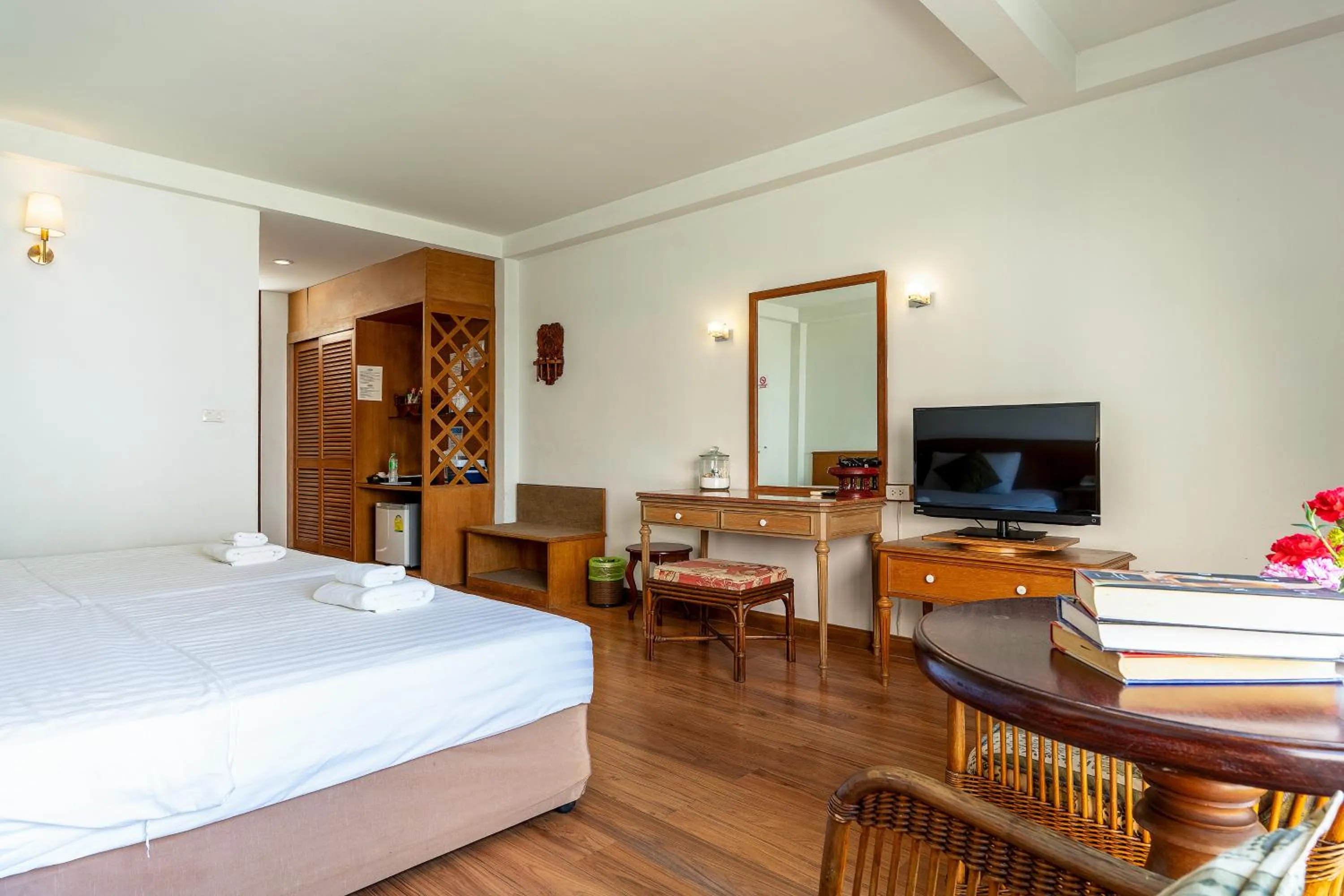 Bedroom, Bed in Sirin Hotel Hua Hin