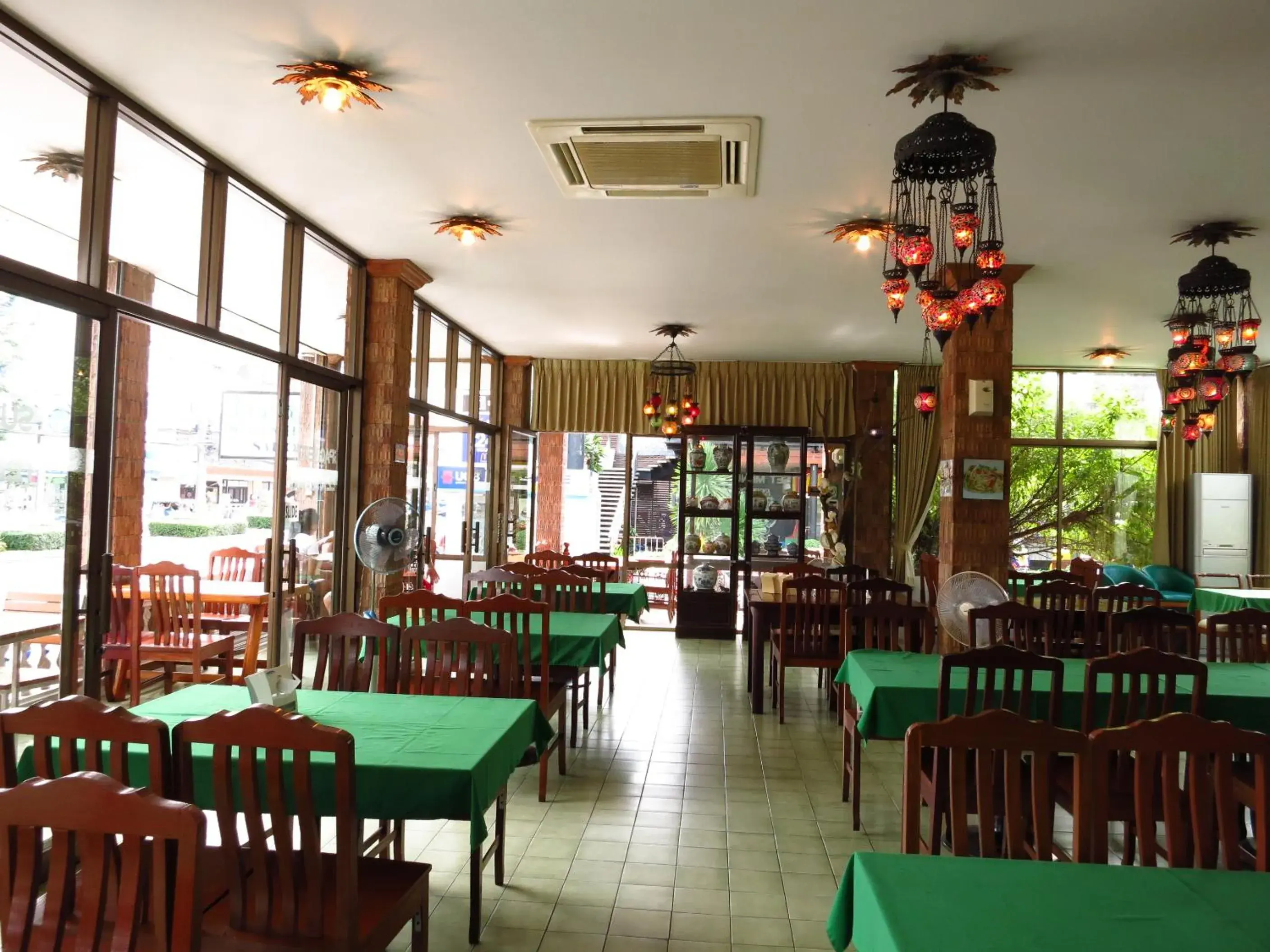 Restaurant/places to eat in Sirin Hotel Hua Hin Restaurant/places to eat in Sirin Hotel Hua Hin