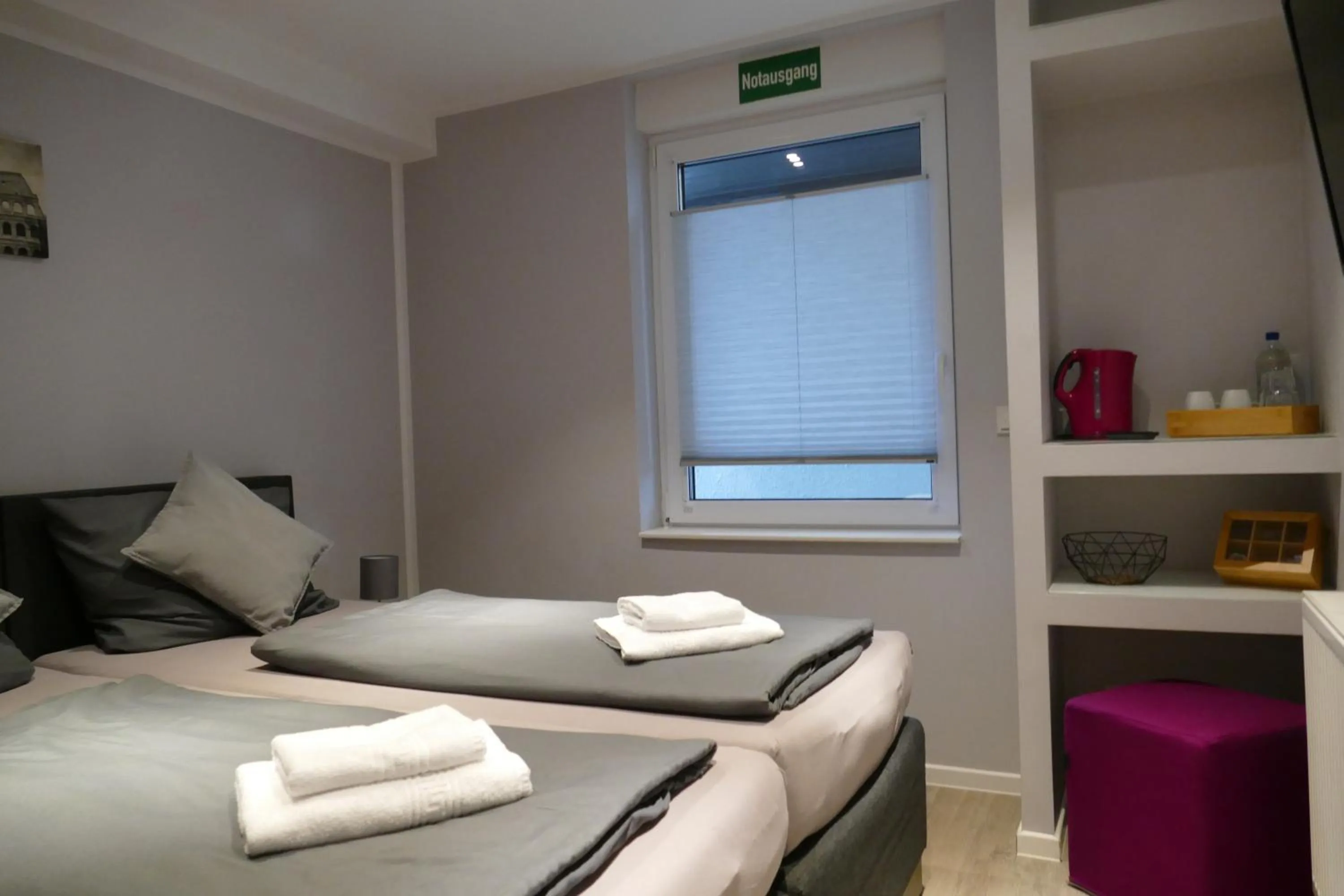Double Room with Private Bathroom in Pension Dortmund Messe