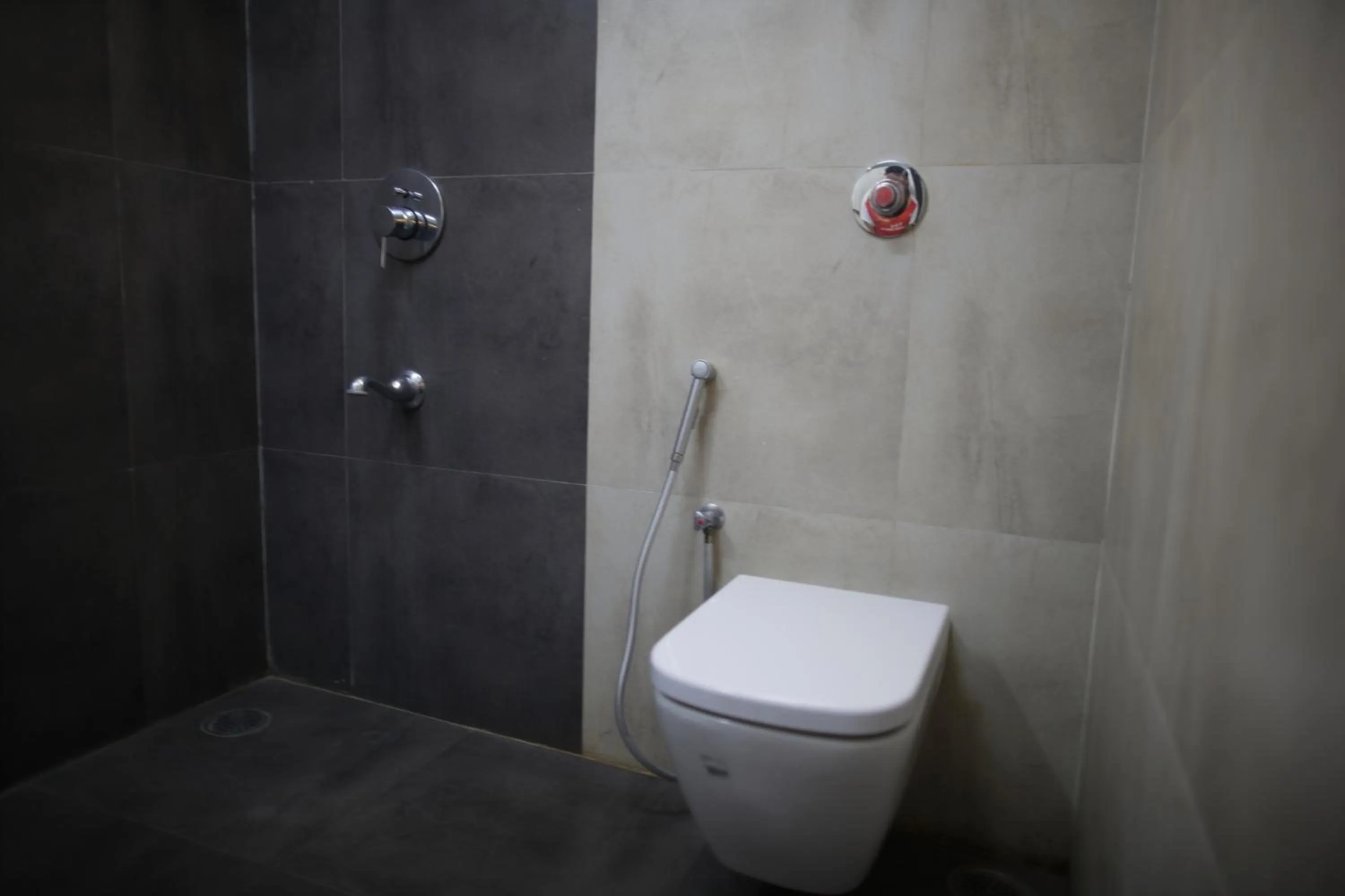 Bathroom in Hotel Villa Highnest - Oragadam -Sriperumbudur