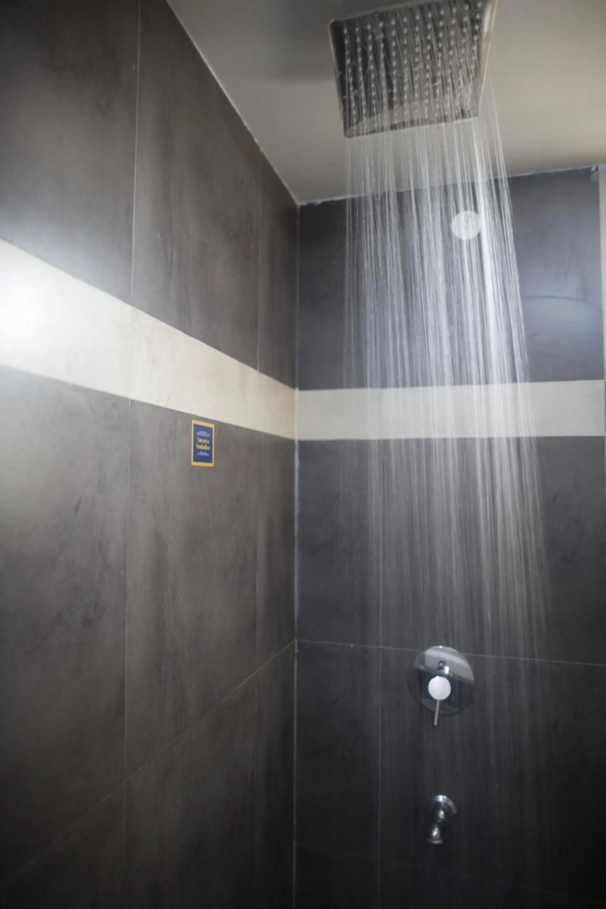 Bathroom in Hotel Villa Highnest - Oragadam -Sriperumbudur