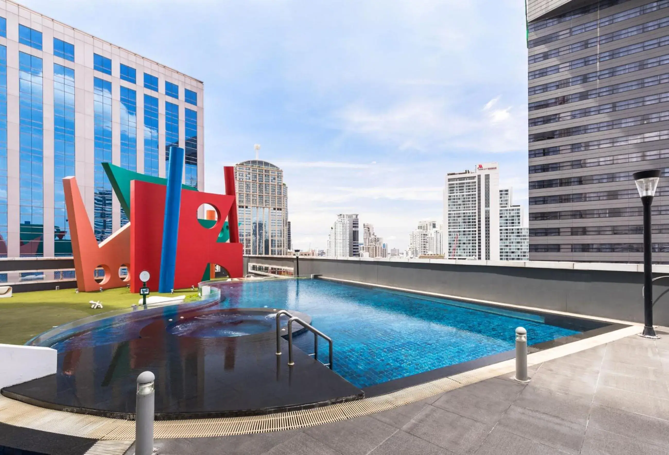 Swimming pool in S31 Sukhumvit Hotel Swimming pool in S31 Sukhumvit Hotel