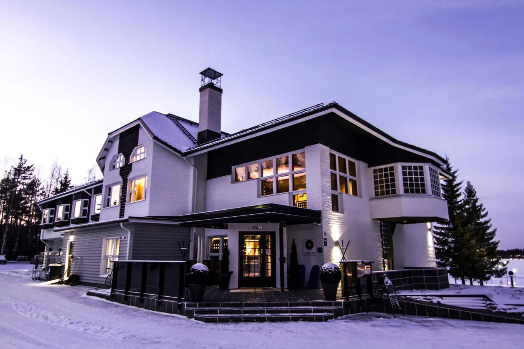 Property building in Hotel Aateli Lakeside