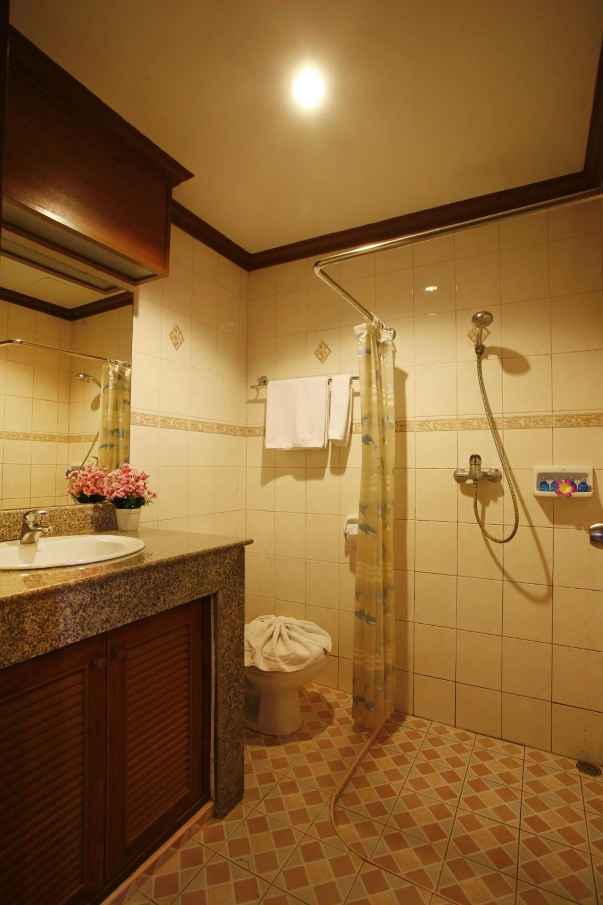Shower in Jiraporn Hill Resort