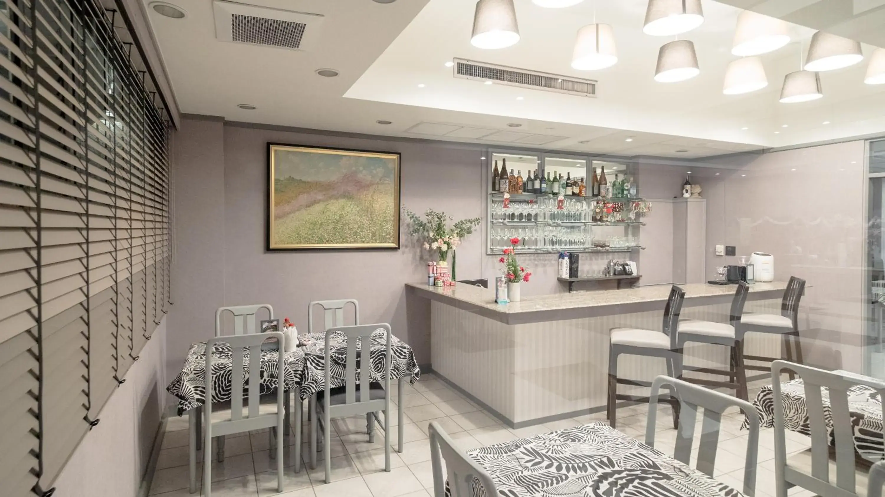 Lounge or bar in Yellow Ribbon Hills Boutique Suites Lounge or bar in Yellow Ribbon Hills Boutique Suites