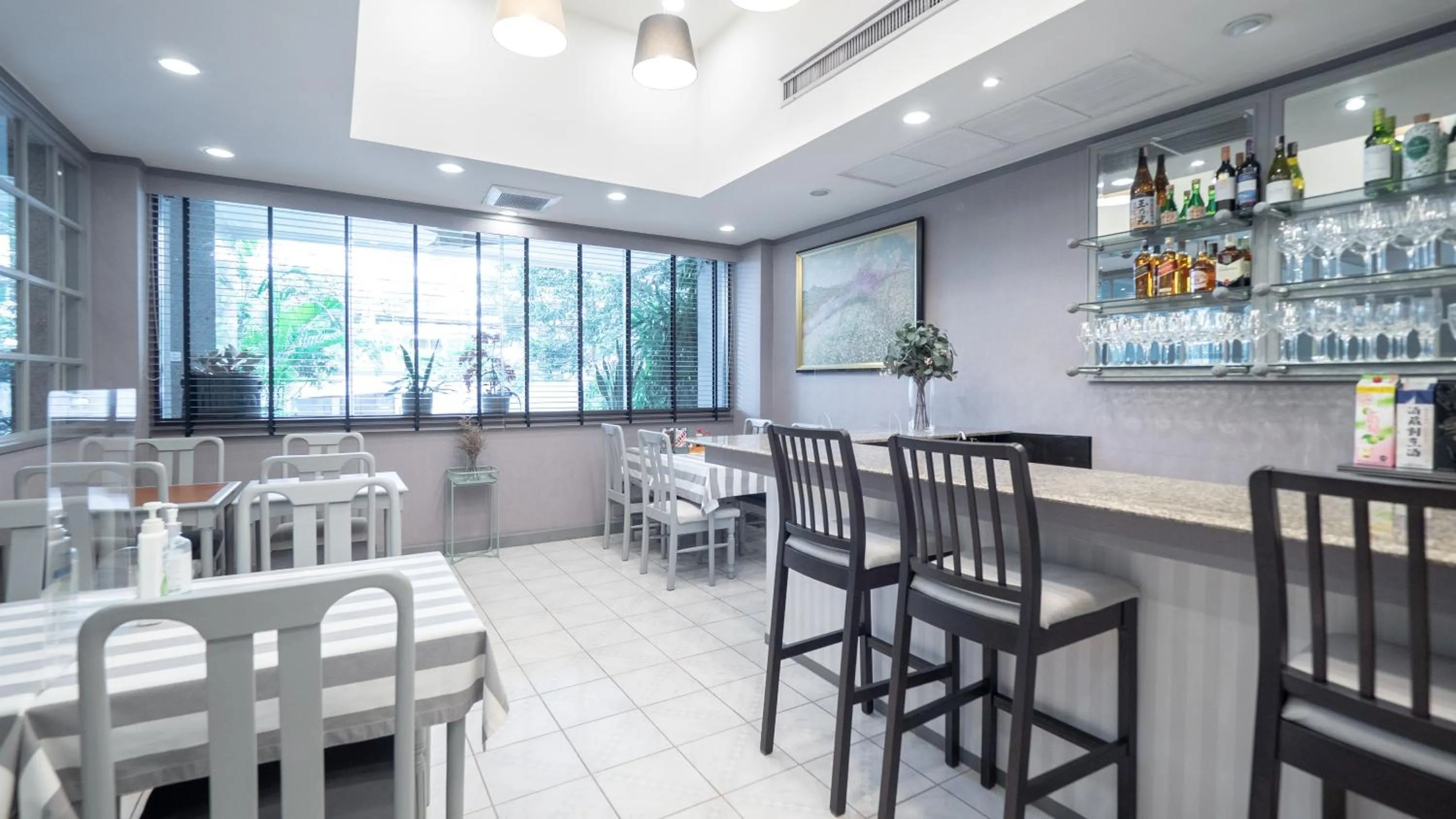 Restaurant/places to eat in Yellow Ribbon Hills Boutique Suites