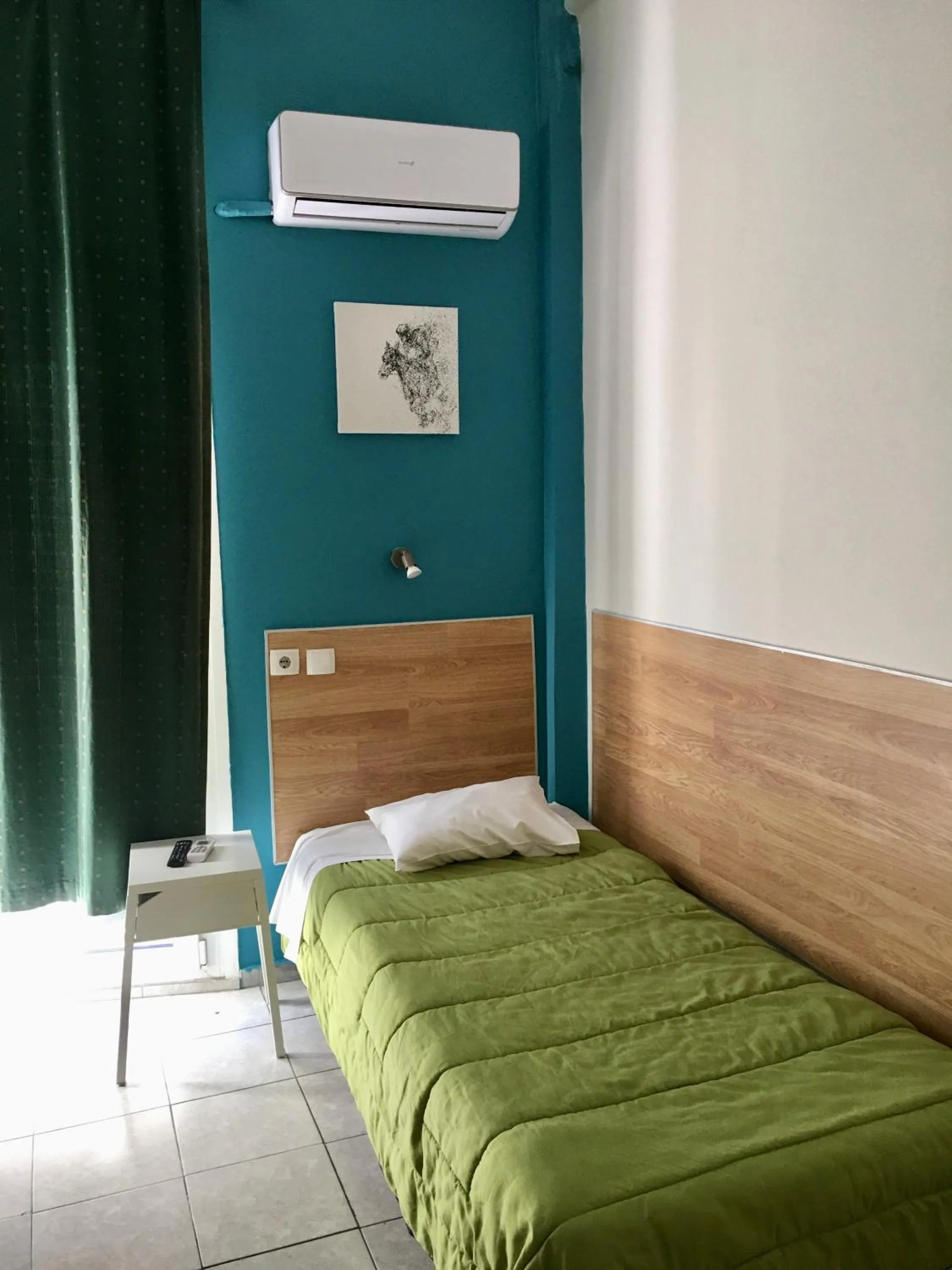 Bed in Hotel Kastoria