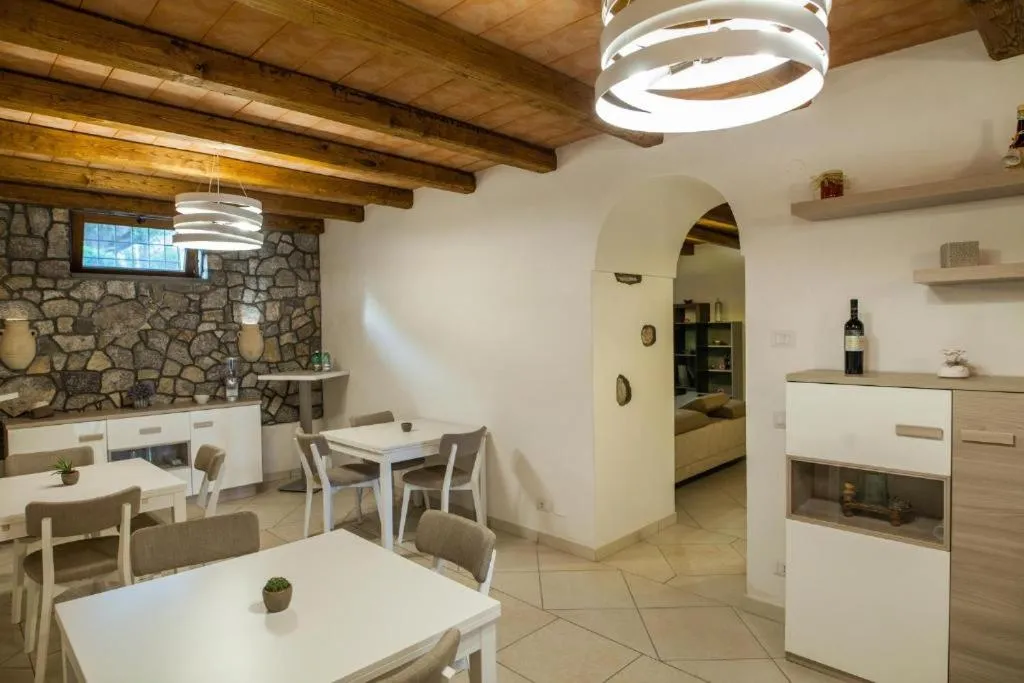Dining area in Le Oreadi
