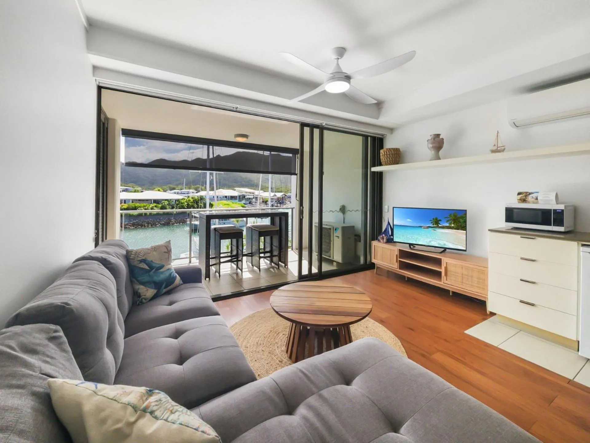 Blue on Blue Superior Studio Room 1221