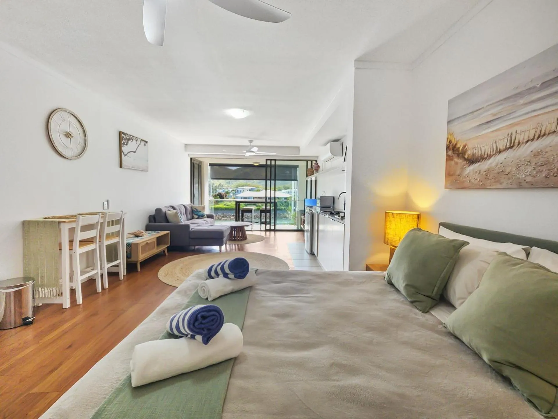 Bed in Blue on Blue Superior Studio Room 1221