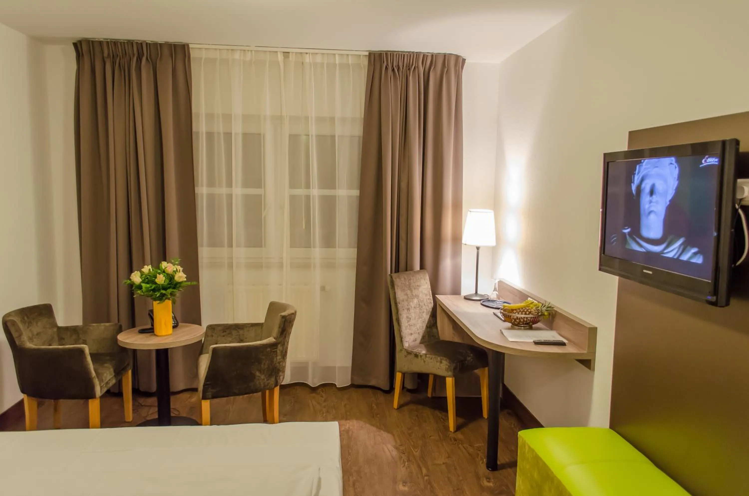 TV and multimedia, Bed in City Hotel Wiesbaden