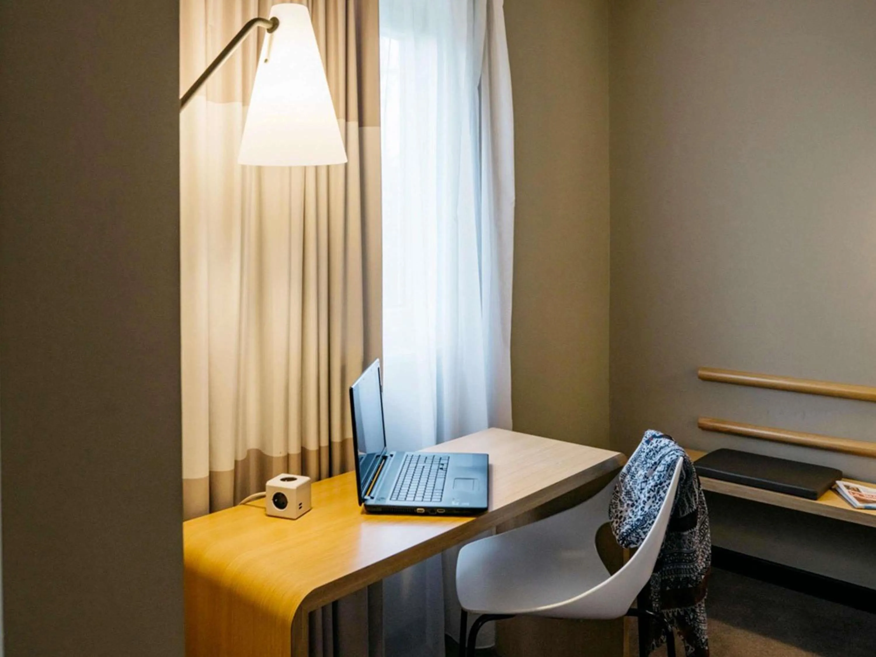 Bedroom in ibis Quimper