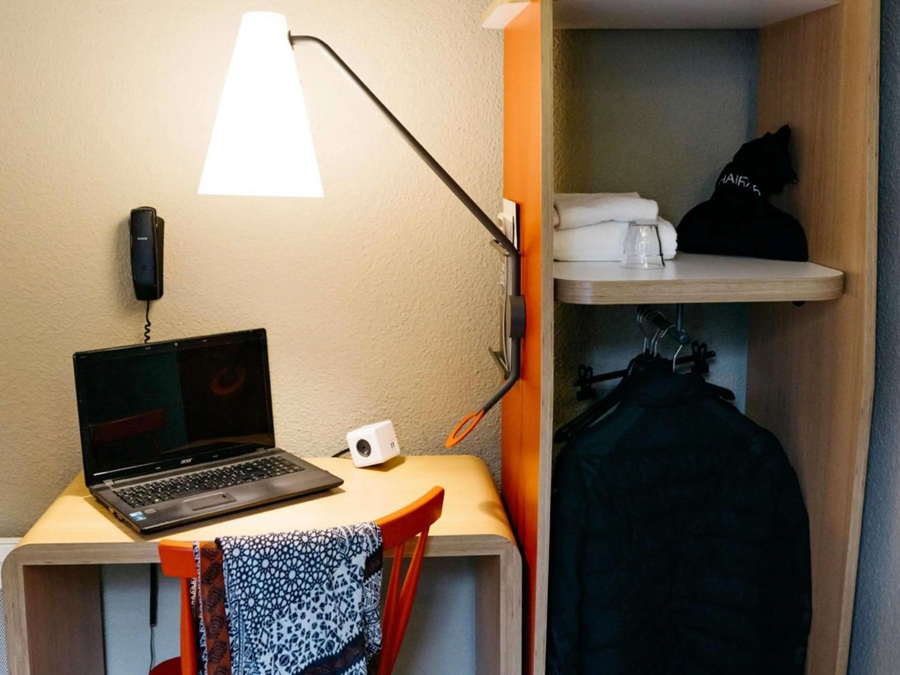 Bedroom in ibis Quimper