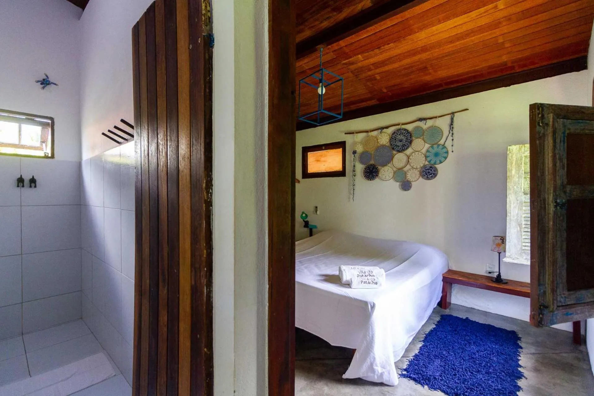 Shower, Bed in Pousada Vila do Patacho