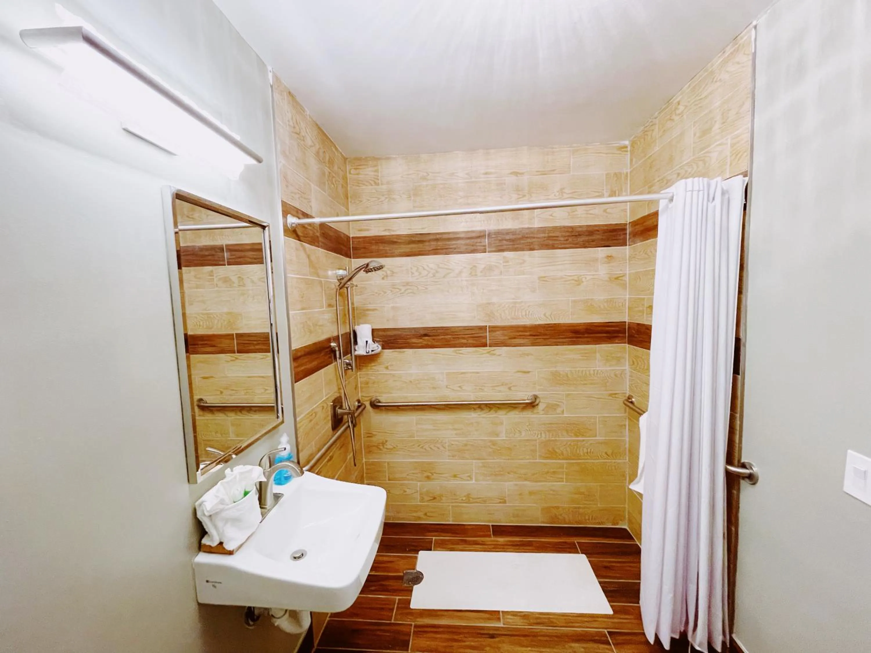 Bathroom in Sea Steps By Lowkl