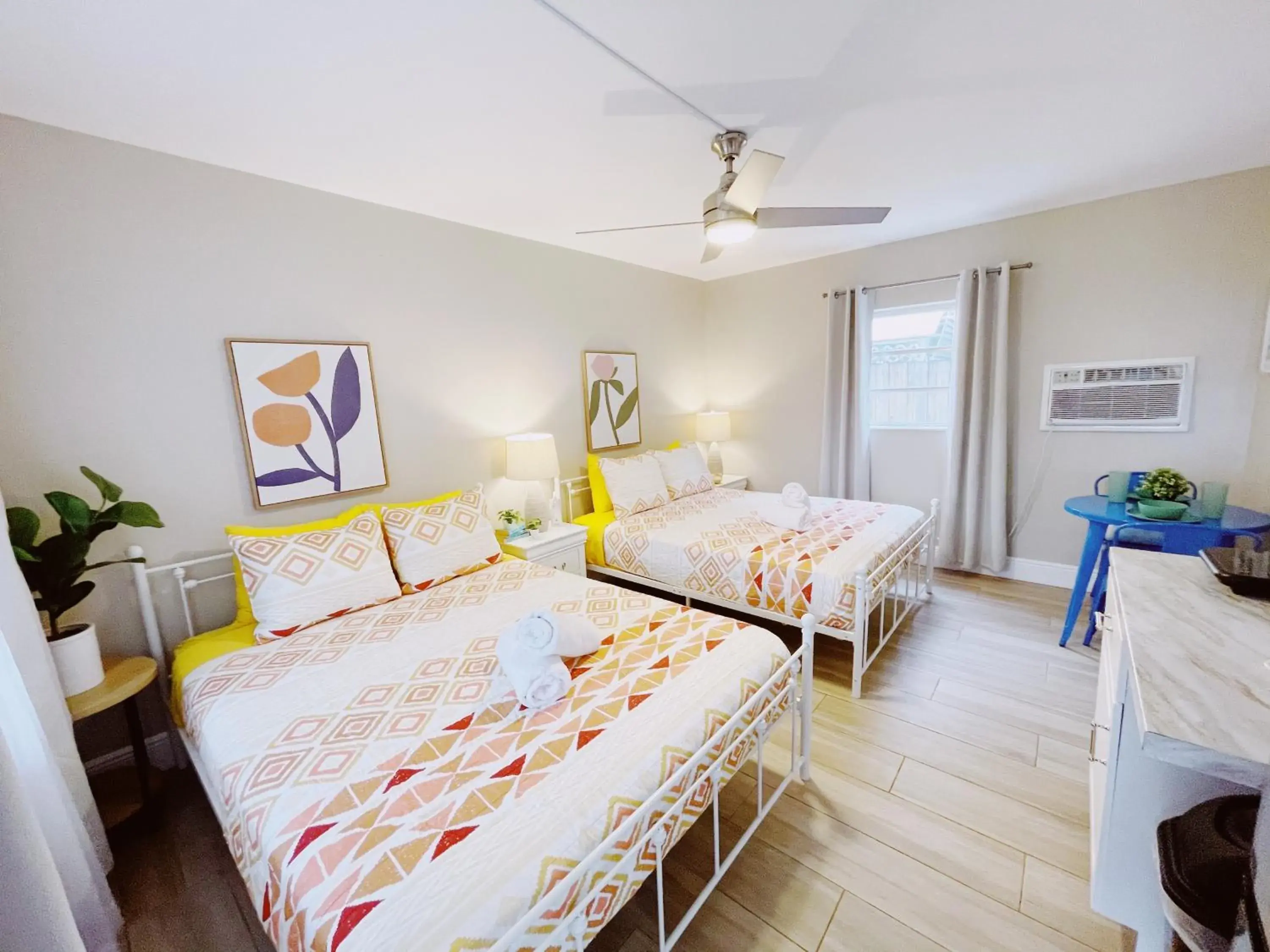 Standard Two Queen Beds with Kitchenette in Sea Steps By Lowkl Standard Two Queen Beds with Kitchenette in Sea Steps By Lowkl