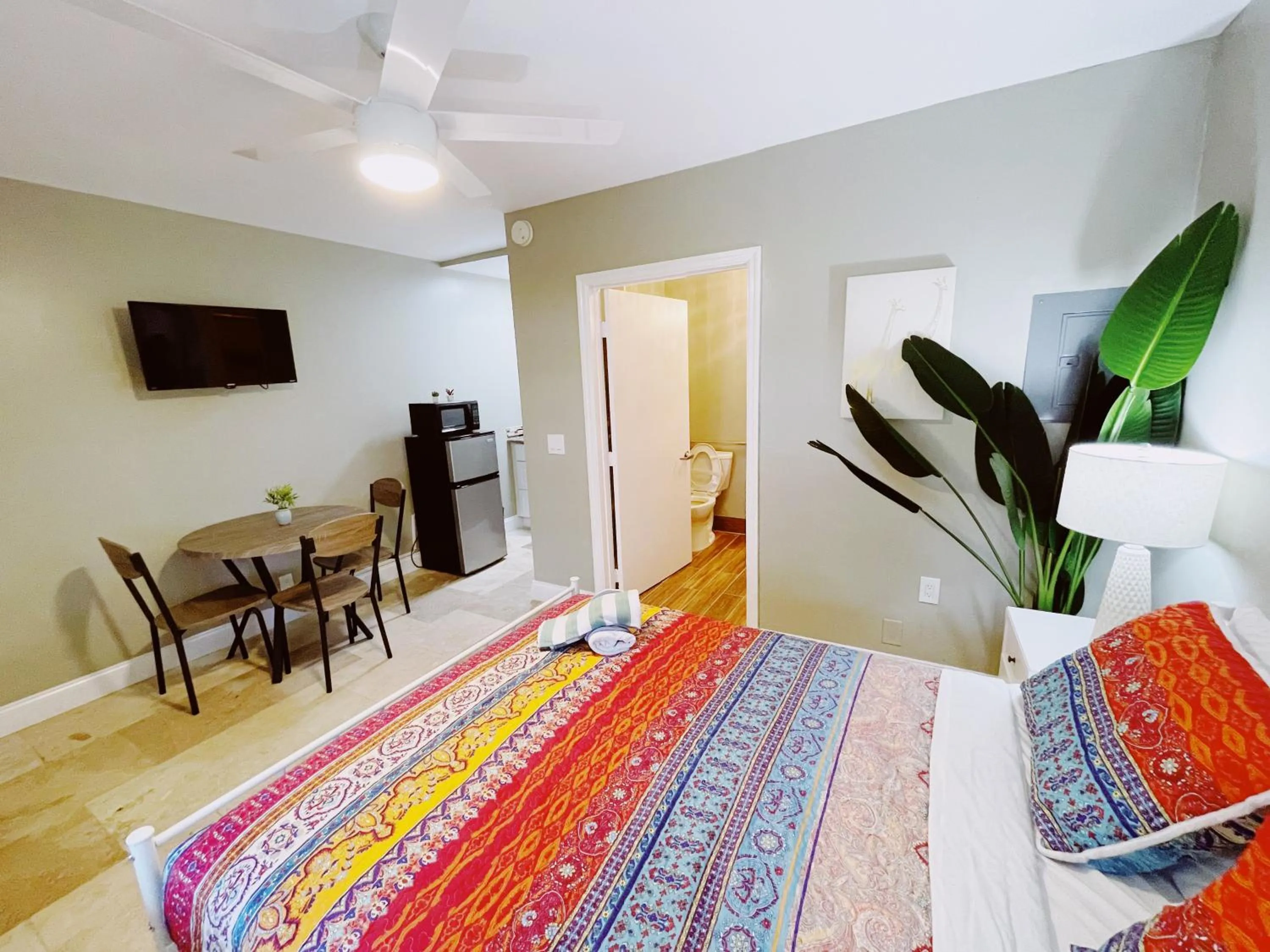 Bedroom, Bed in Sea Steps By Lowkl