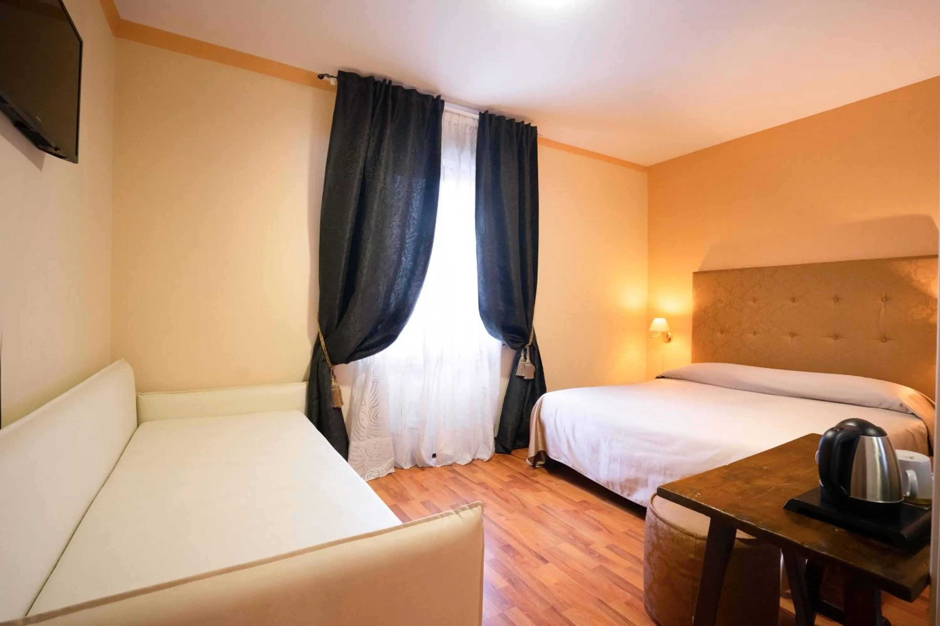 Photo of the whole room, Bed in Hotel Bernardino