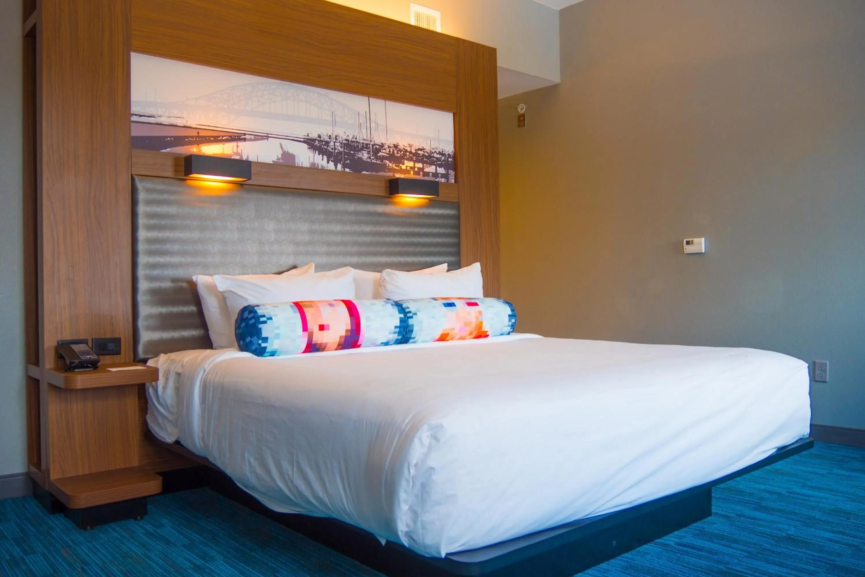 Photo of the whole room, Bed in Aloft Corpus Christi