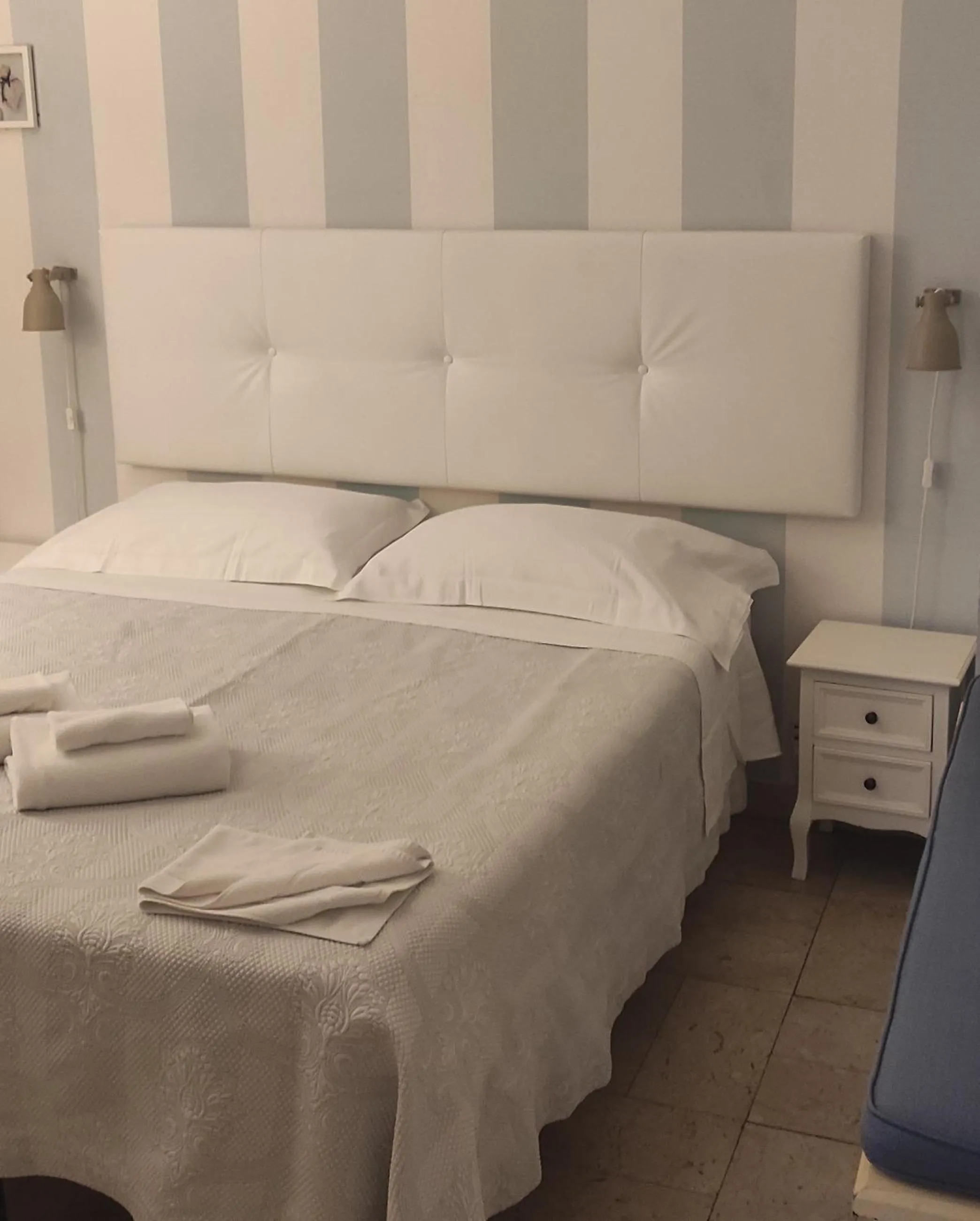 Bedroom, Bed in A Teatro