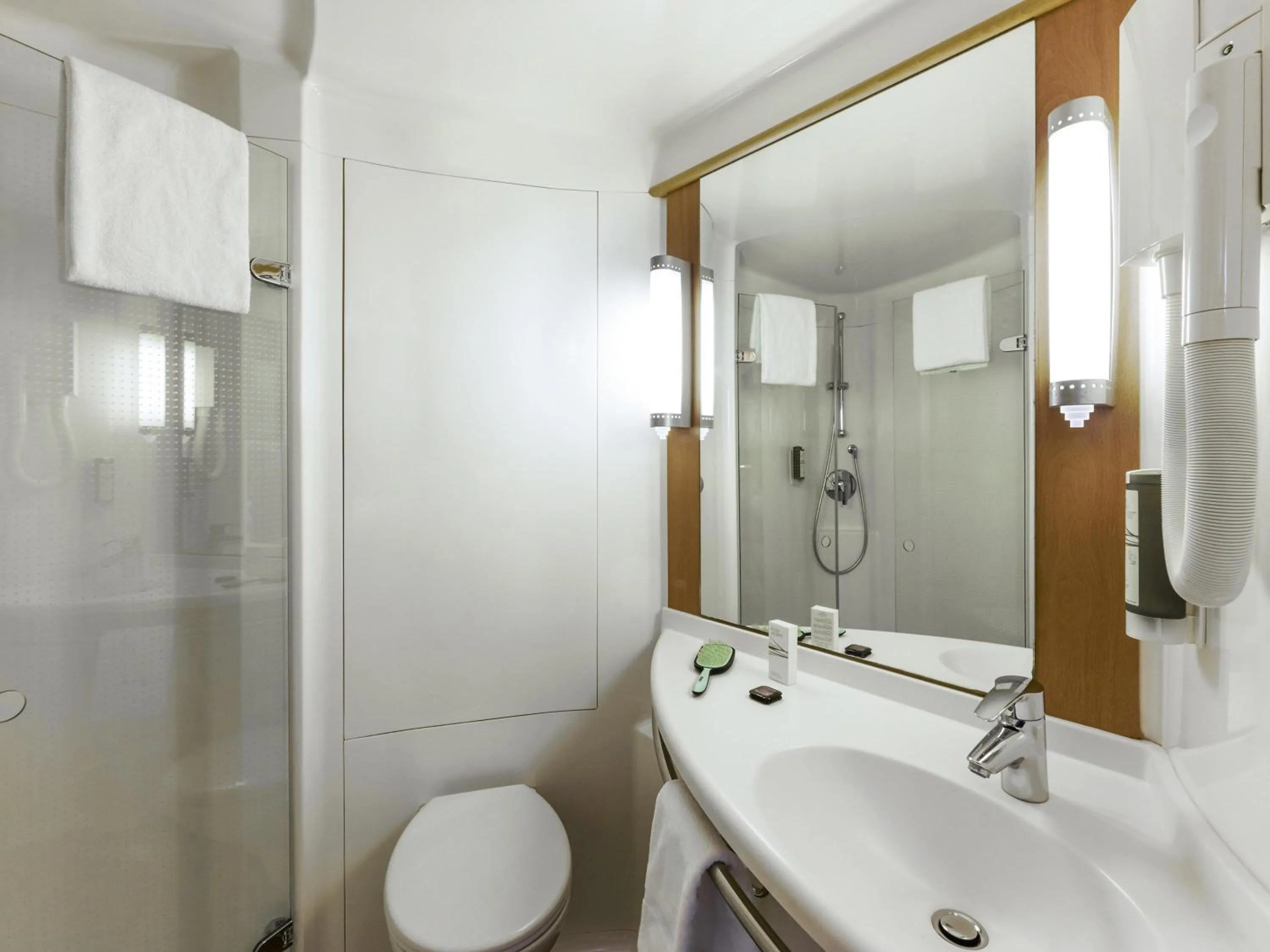 Bedroom in ibis Zurich Adliswil