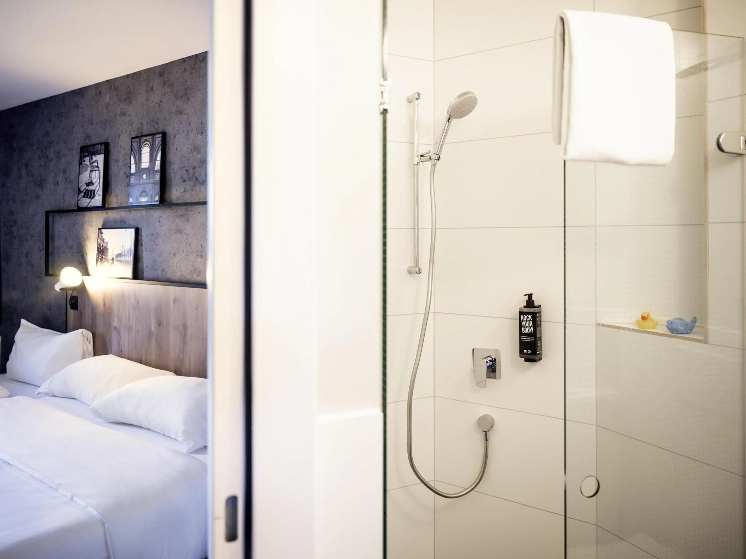 Bedroom, Bed in ibis Zurich Adliswil