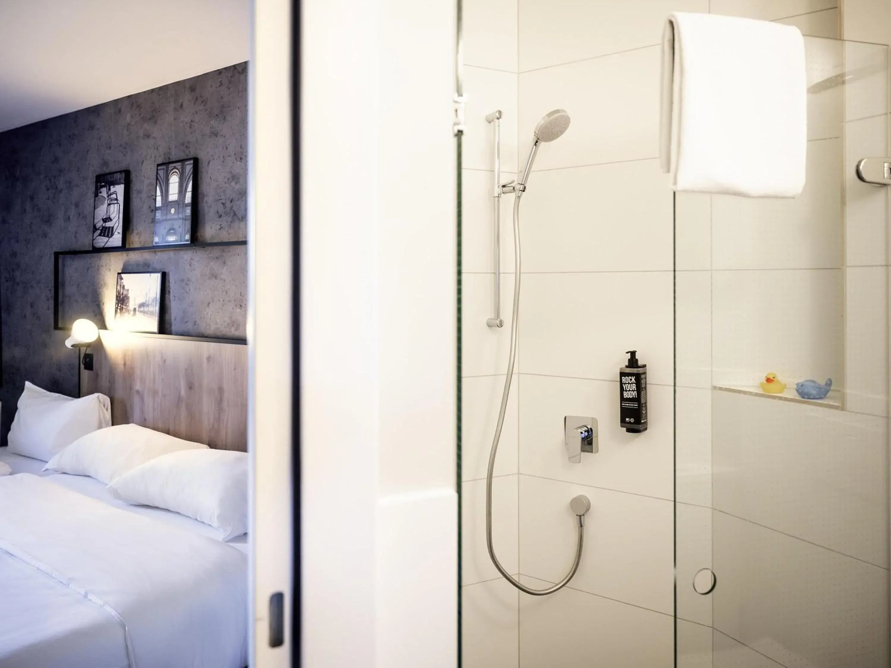 Bedroom, Bed in ibis Zurich Adliswil Bedroom, Bed in ibis Zurich Adliswil