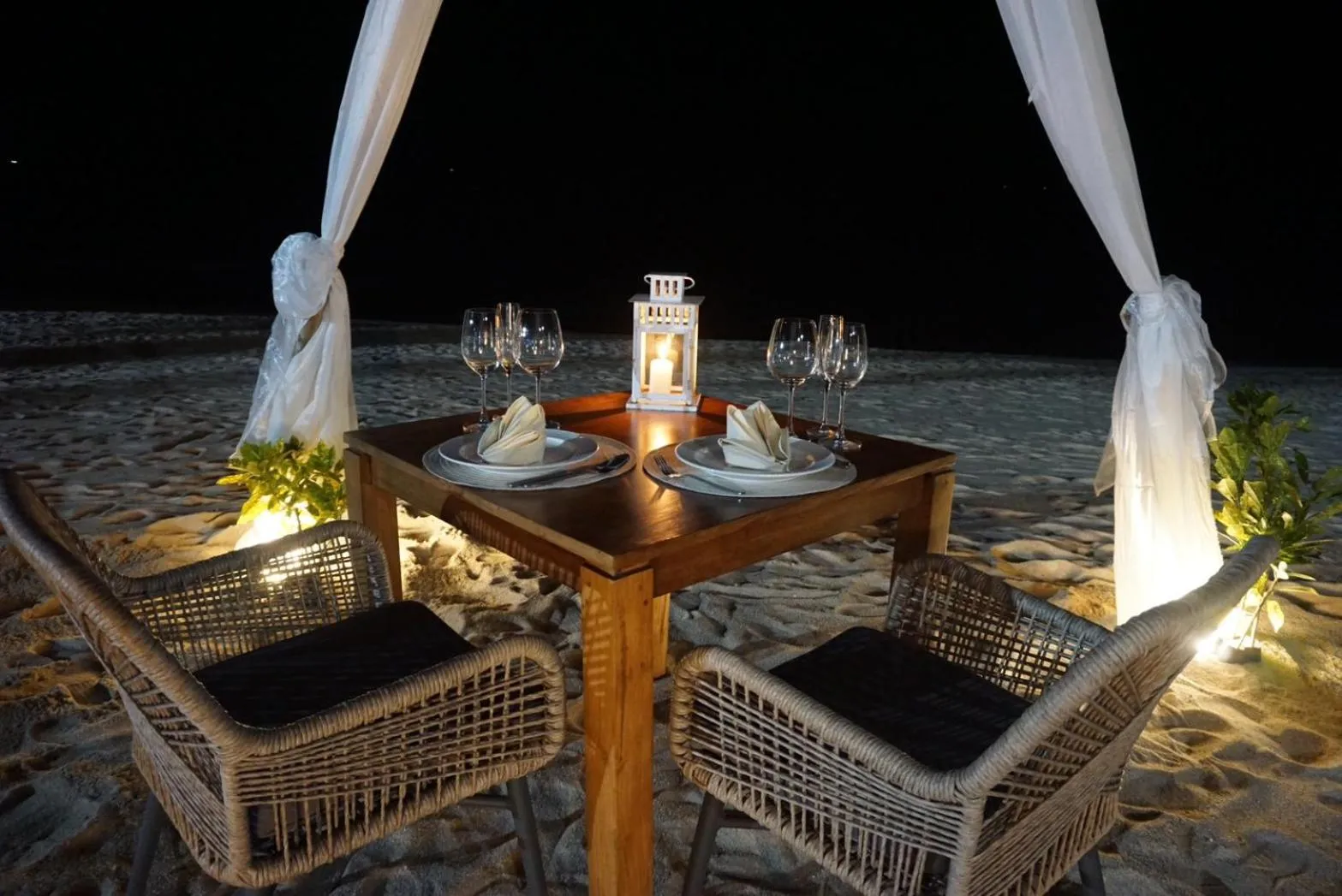 Restaurant/places to eat in The Fair House Beach Resort & Hotel