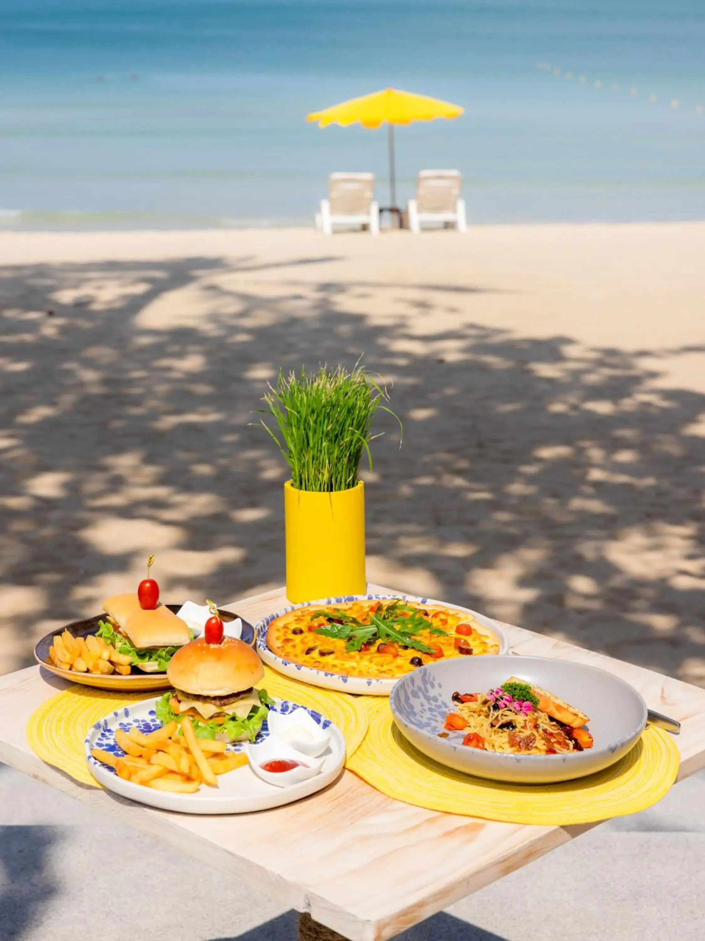 Food and drinks in The Fair House Beach Resort & Hotel Food and drinks in The Fair House Beach Resort & Hotel