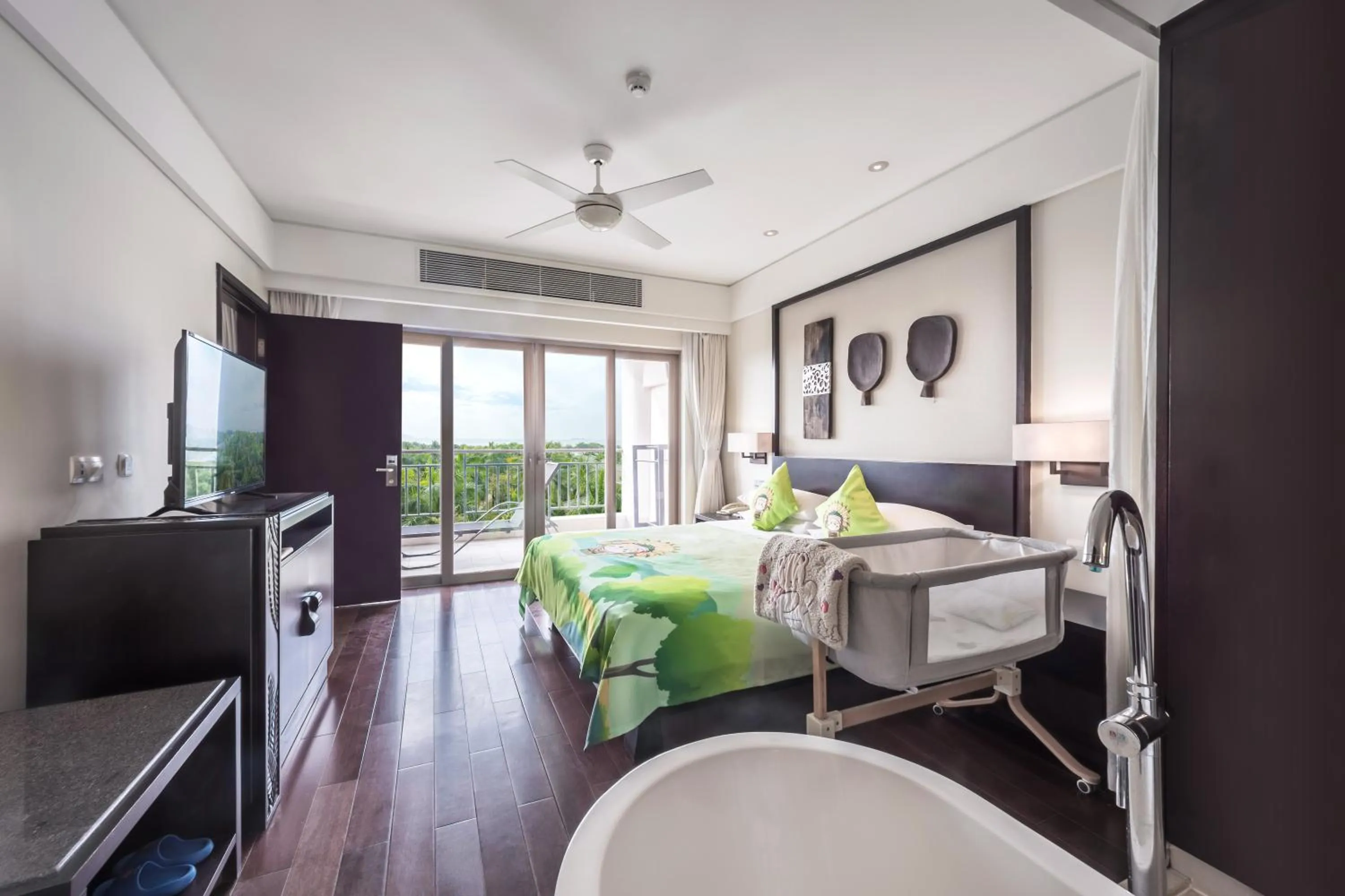 Bed in Howard Johnson Resort Sanya Bay