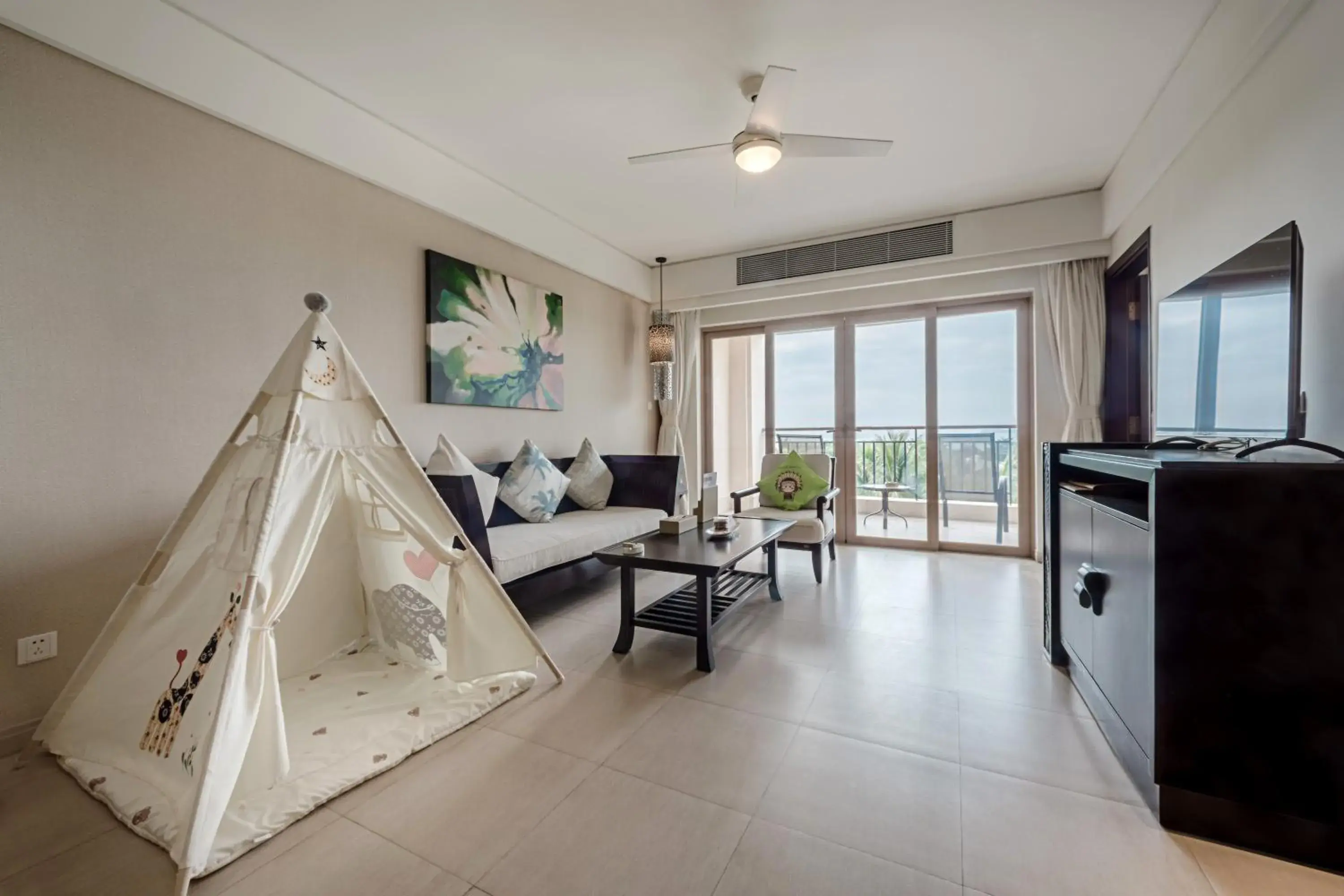 Living room, Bed in Howard Johnson Resort Sanya Bay Living room, Bed in Howard Johnson Resort Sanya Bay