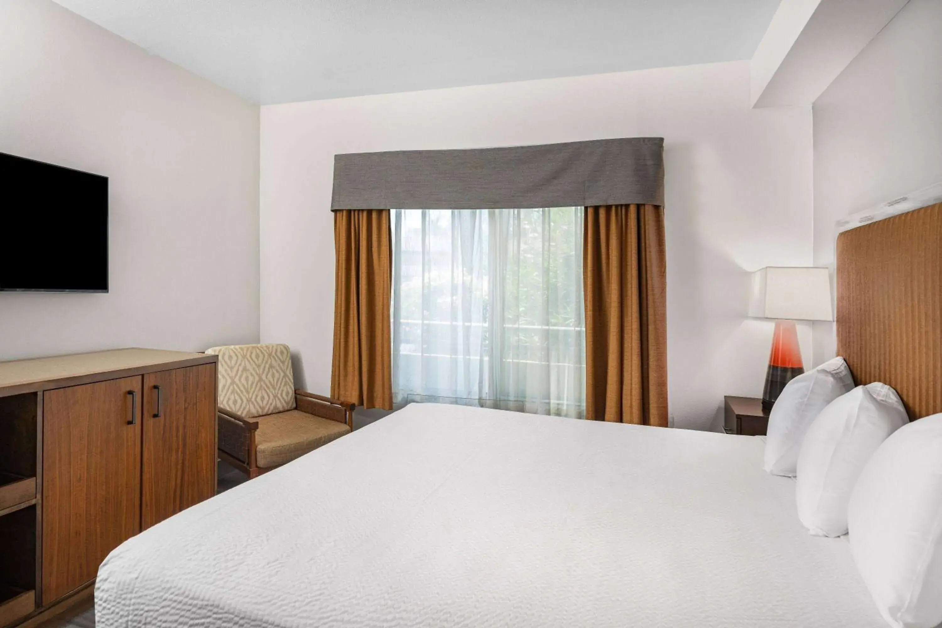 Bed in Ramada by Wyndham Bakersfield Bed in Ramada by Wyndham Bakersfield