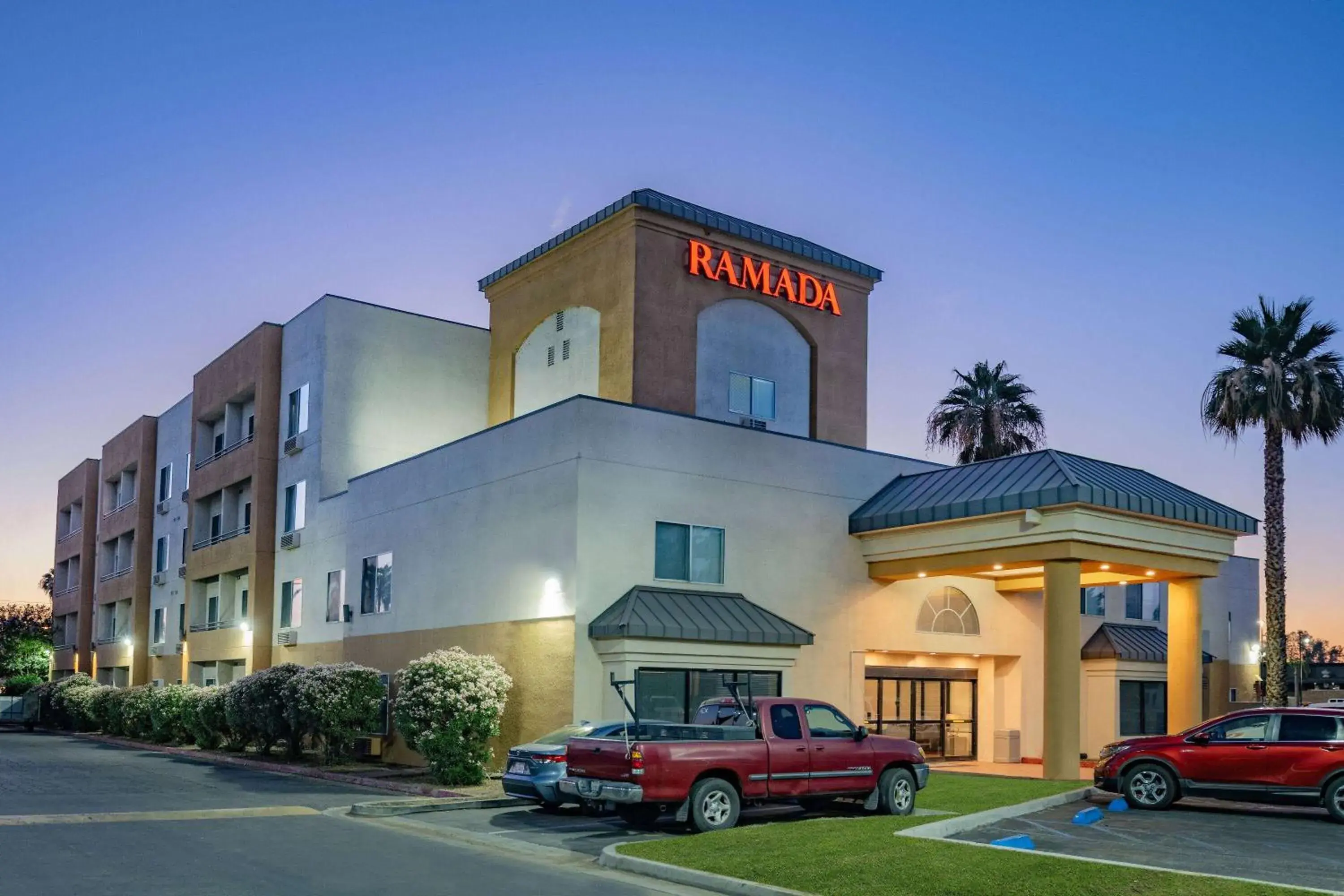 Property building in Ramada by Wyndham Bakersfield Property building in Ramada by Wyndham Bakersfield
