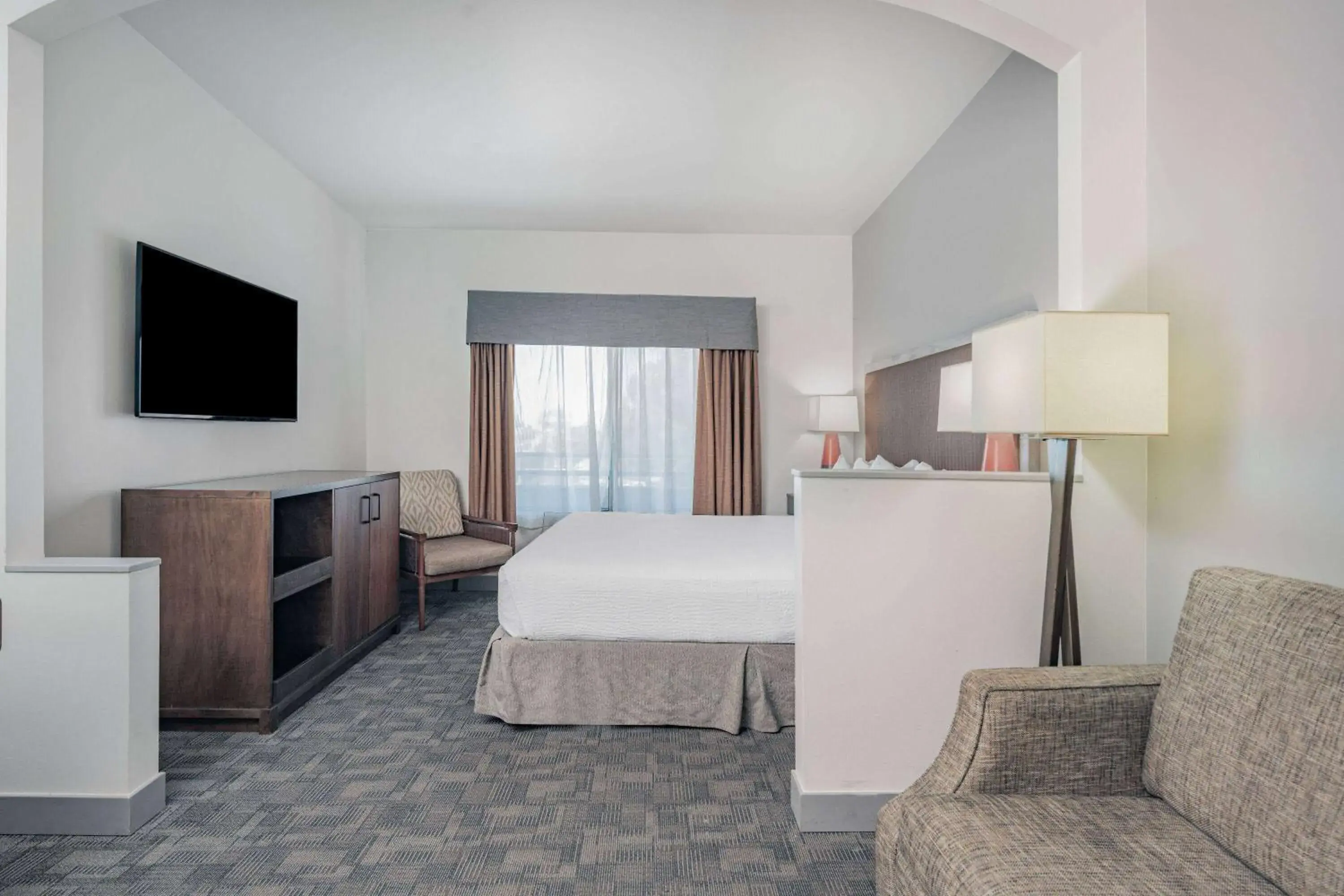 Bed in Ramada by Wyndham Bakersfield Bed in Ramada by Wyndham Bakersfield