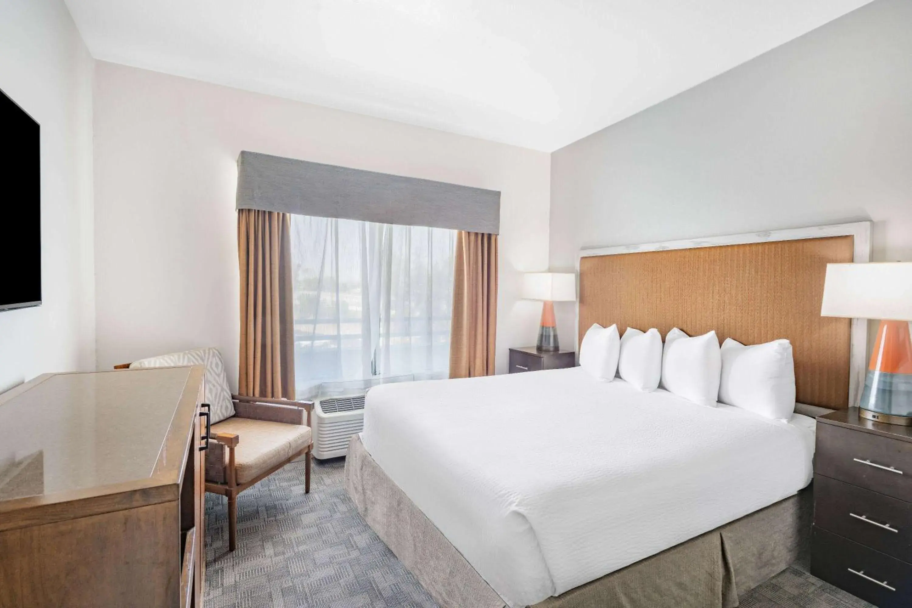 Bed in Ramada by Wyndham Bakersfield Bed in Ramada by Wyndham Bakersfield