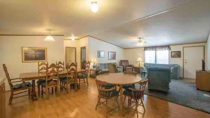 Dining area in Valentine Lakeside